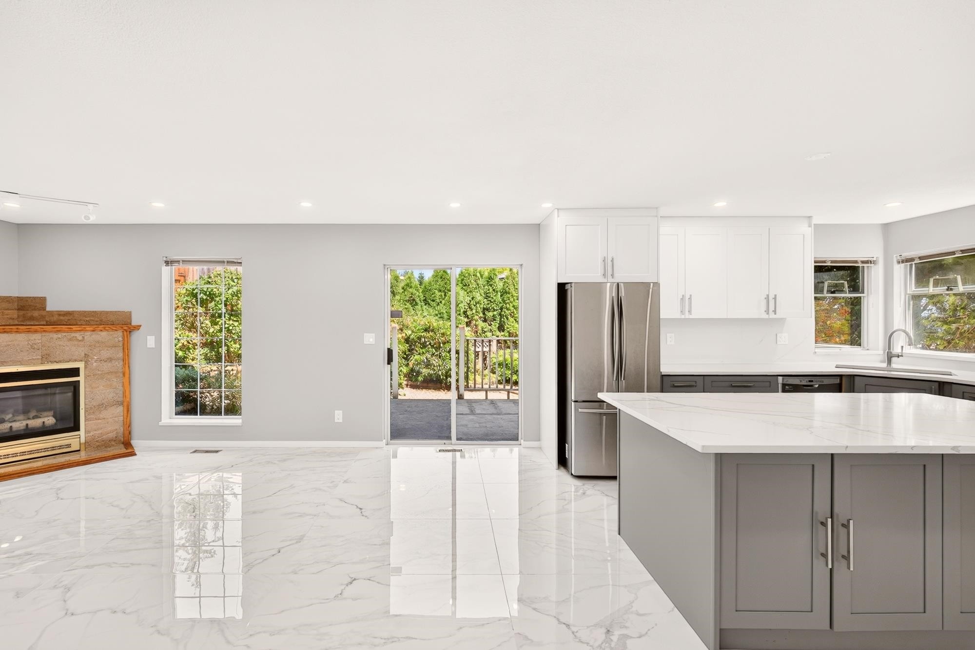 1237 Durant Drive, Coquitlam, BC - Indoor Photo Showing Kitchen With Upgraded Kitchen