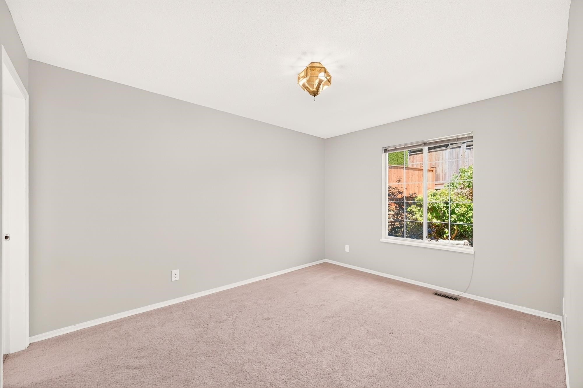 1237 Durant Drive, Coquitlam, BC - Indoor Photo Showing Other Room