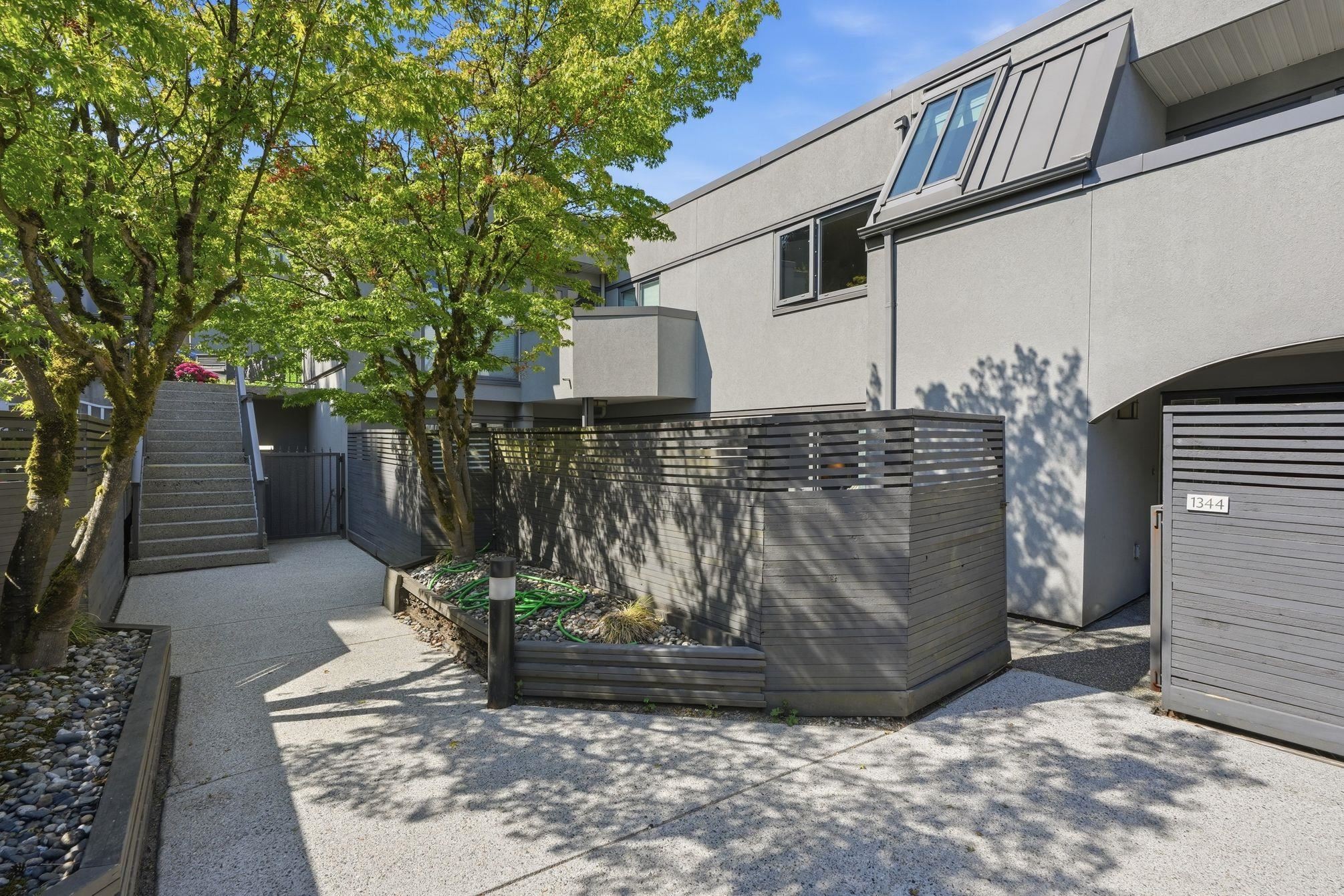 1344 7Th Avenue W, Vancouver, BC - Outdoor With Exterior