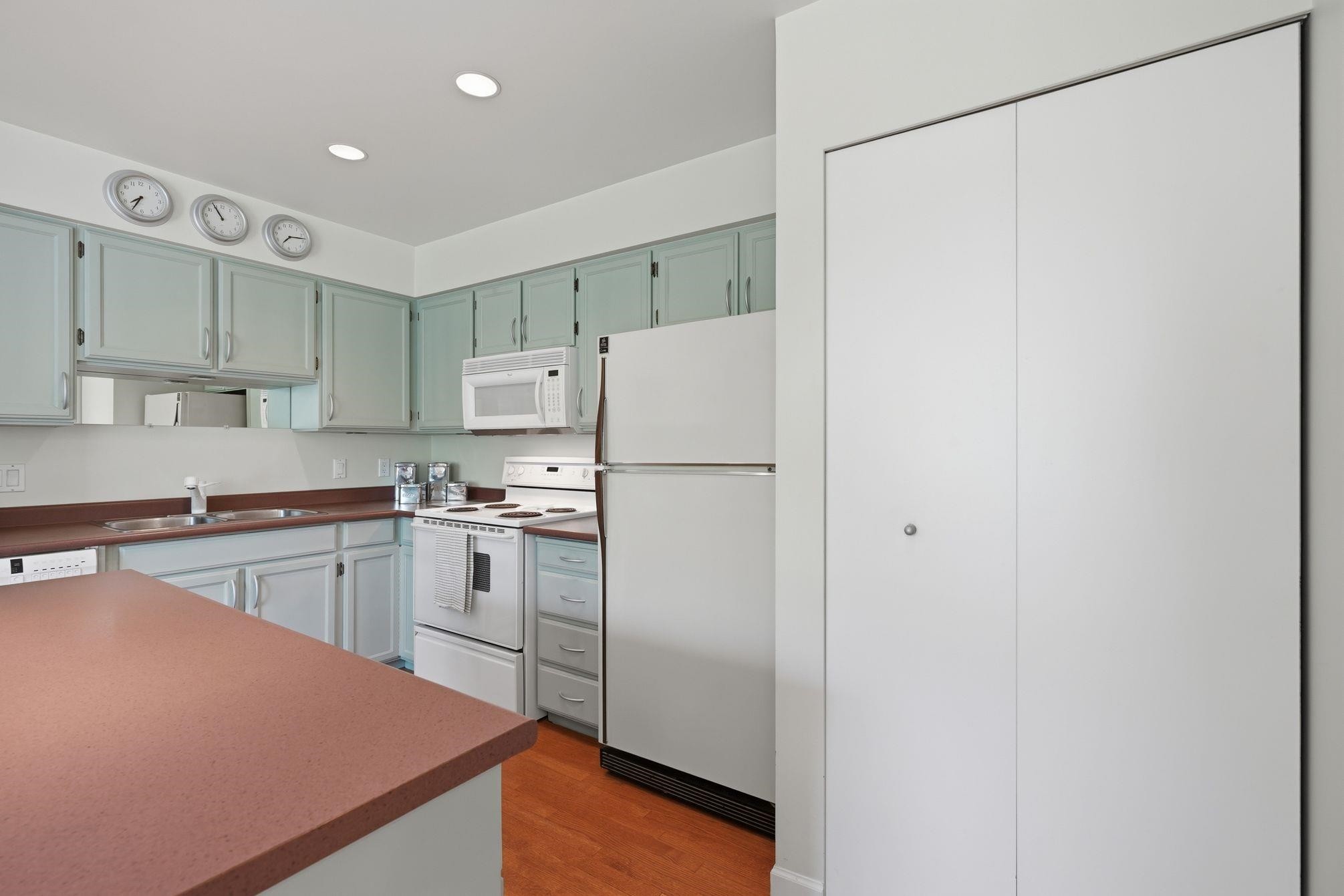1344 7Th Avenue W, Vancouver, BC - Indoor Photo Showing Kitchen With Double Sink