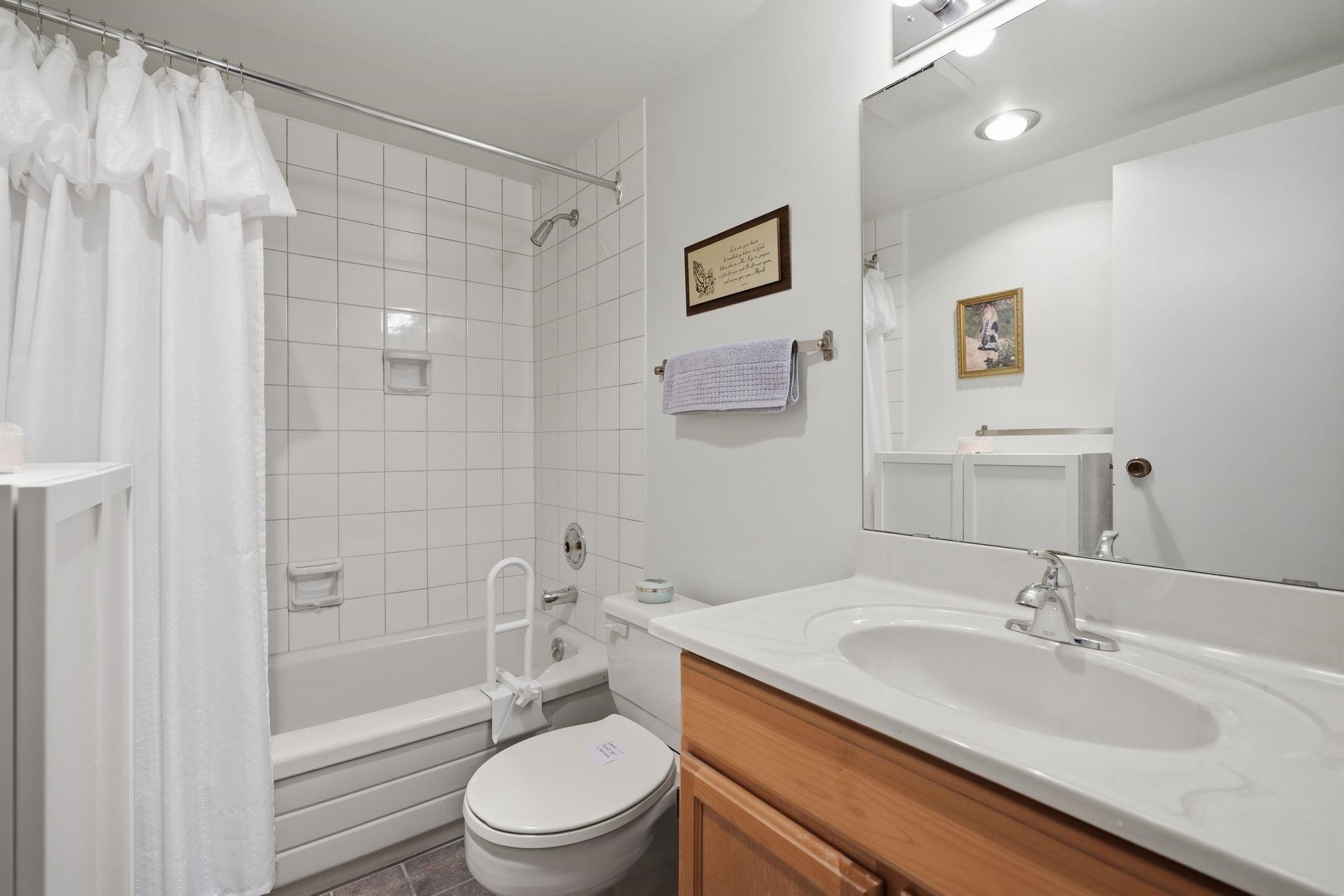 1344 7Th Avenue W, Vancouver, BC - Indoor Photo Showing Bathroom