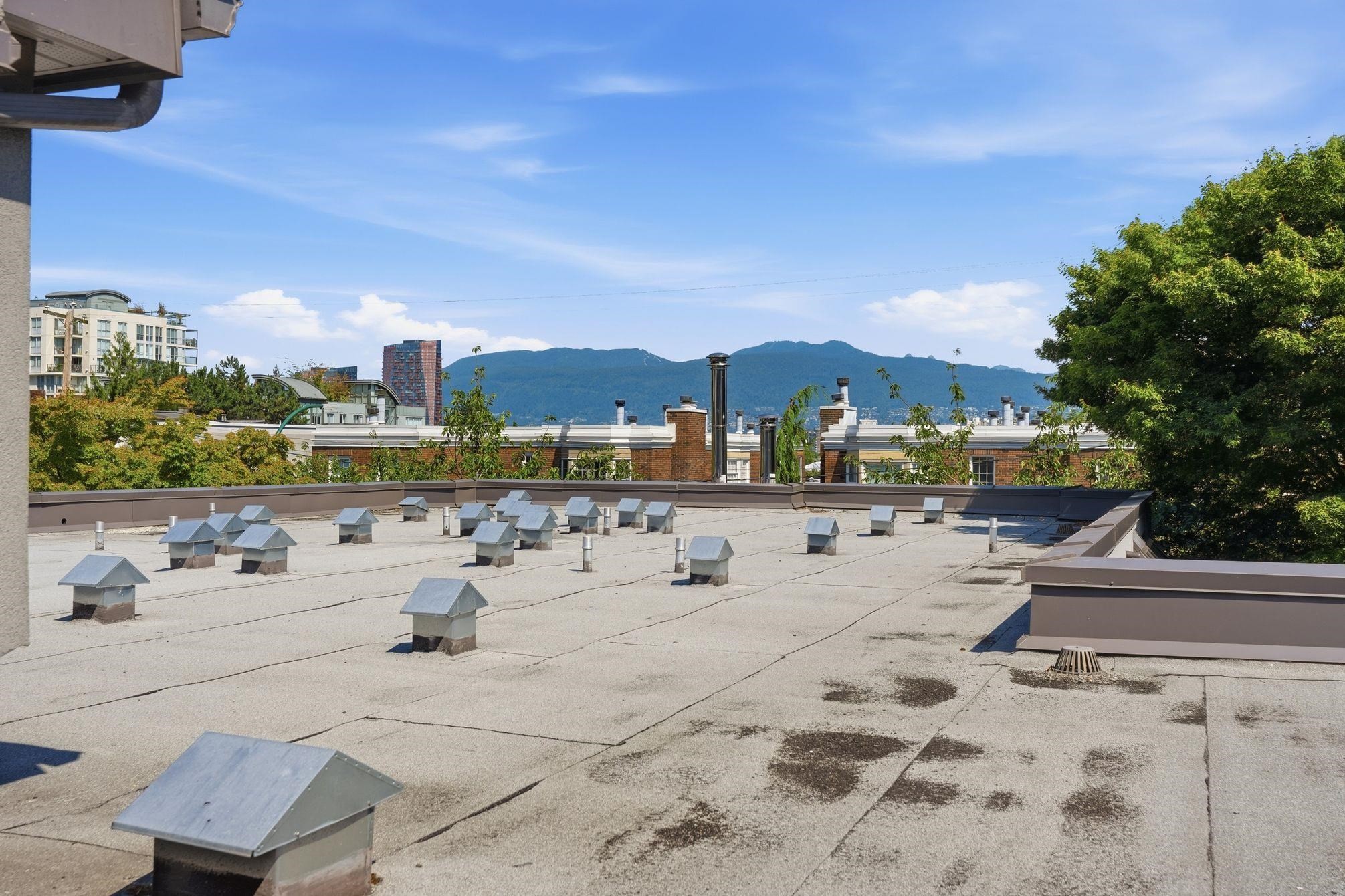 1344 7Th Avenue W, Vancouver, BC - Outdoor With View