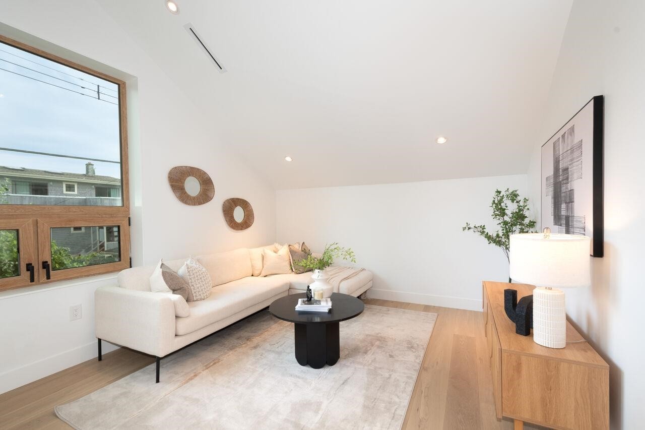 3122 11Th Avenue W, Vancouver, BC - Indoor Photo Showing Living Room