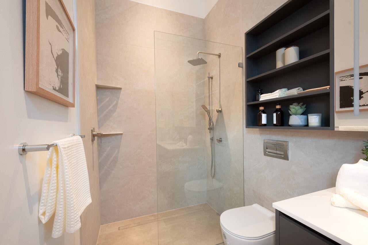 3122 11Th Avenue W, Vancouver, BC - Indoor Photo Showing Bathroom