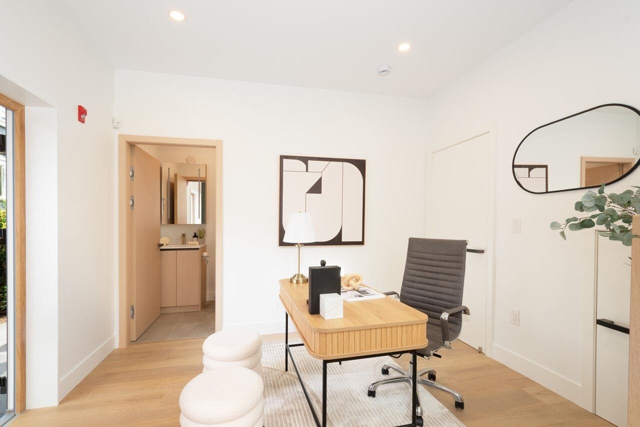 3122 11Th Avenue W, Vancouver, BC - Indoor Photo Showing Office