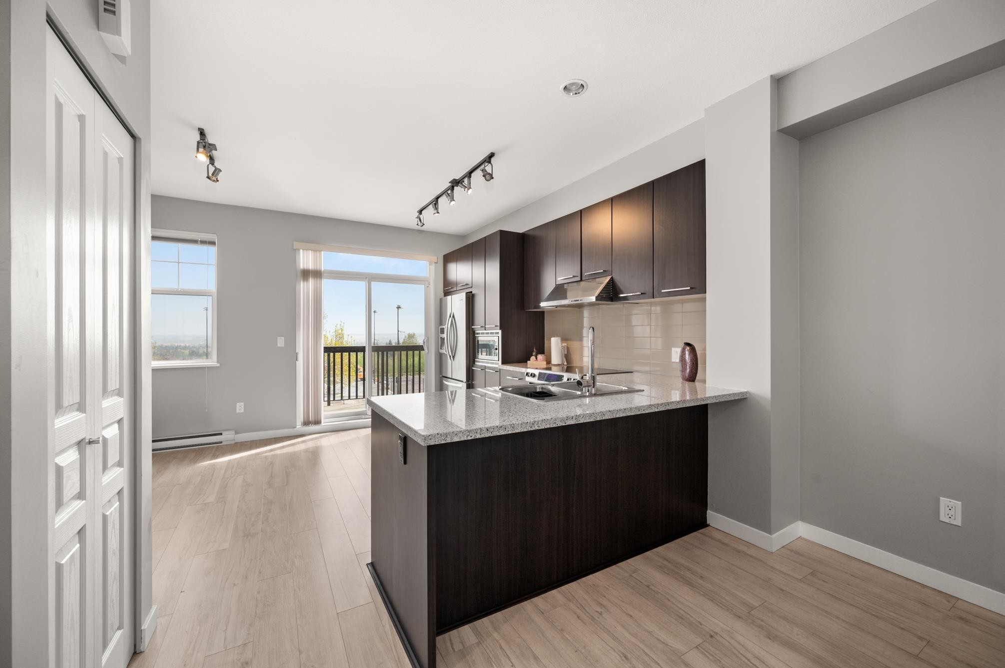 27-1338 Hames Crescent, Coquitlam, BC - Indoor Photo Showing Kitchen With Double Sink