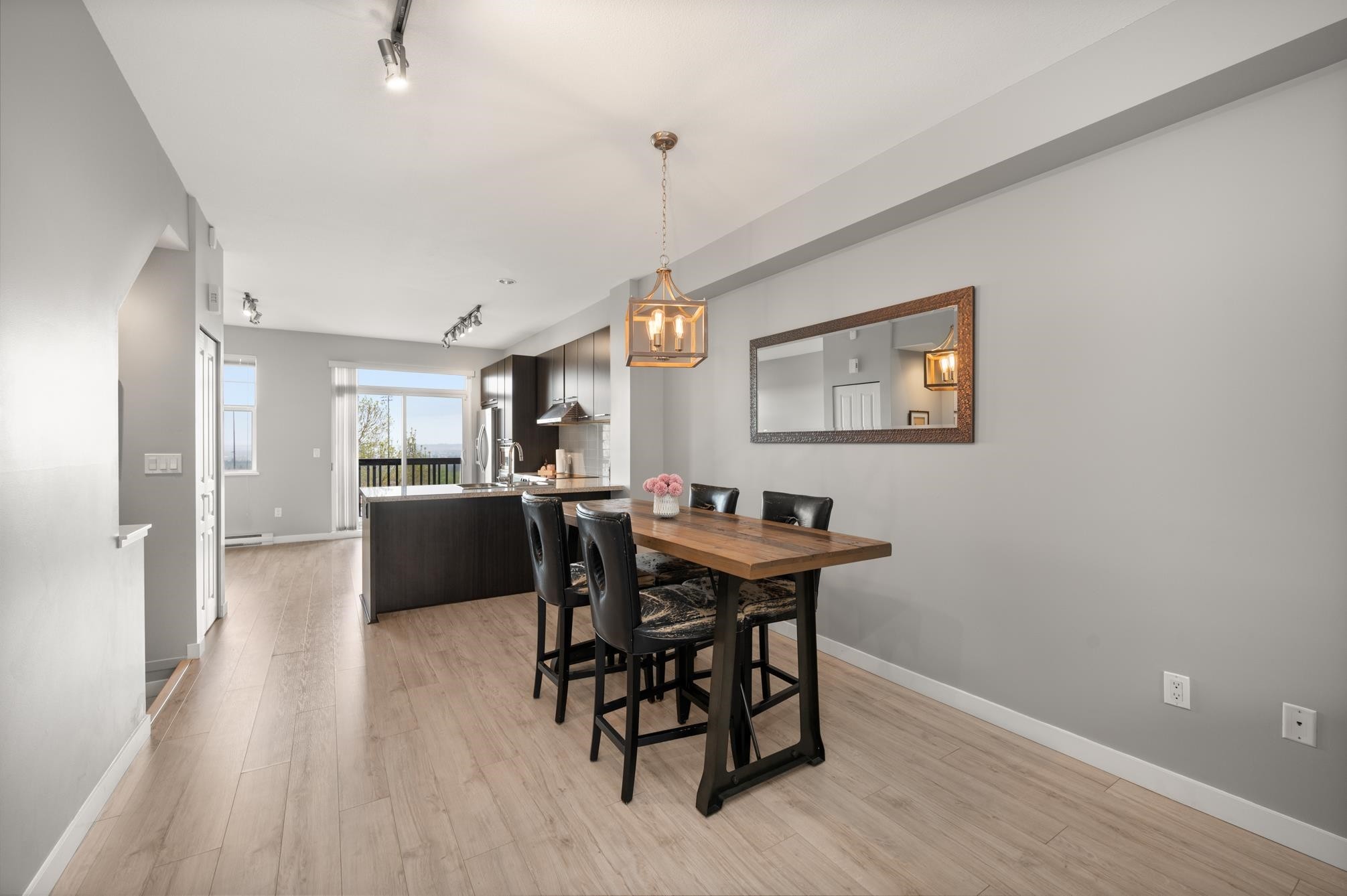 27-1338 Hames Crescent, Coquitlam, BC - Indoor Photo Showing Dining Room