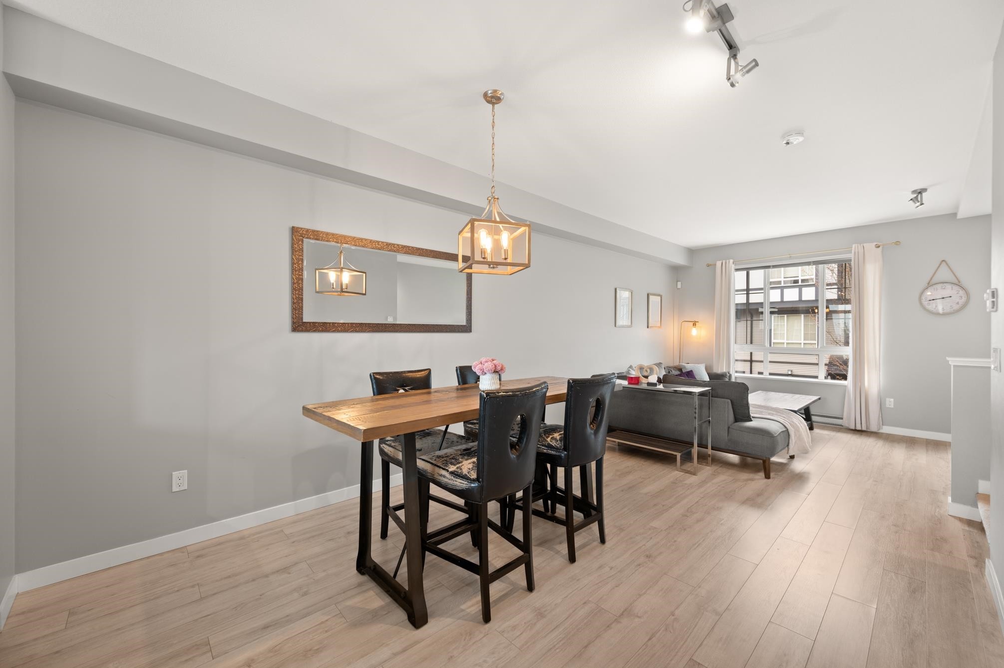 27-1338 Hames Crescent, Coquitlam, BC - Indoor Photo Showing Dining Room