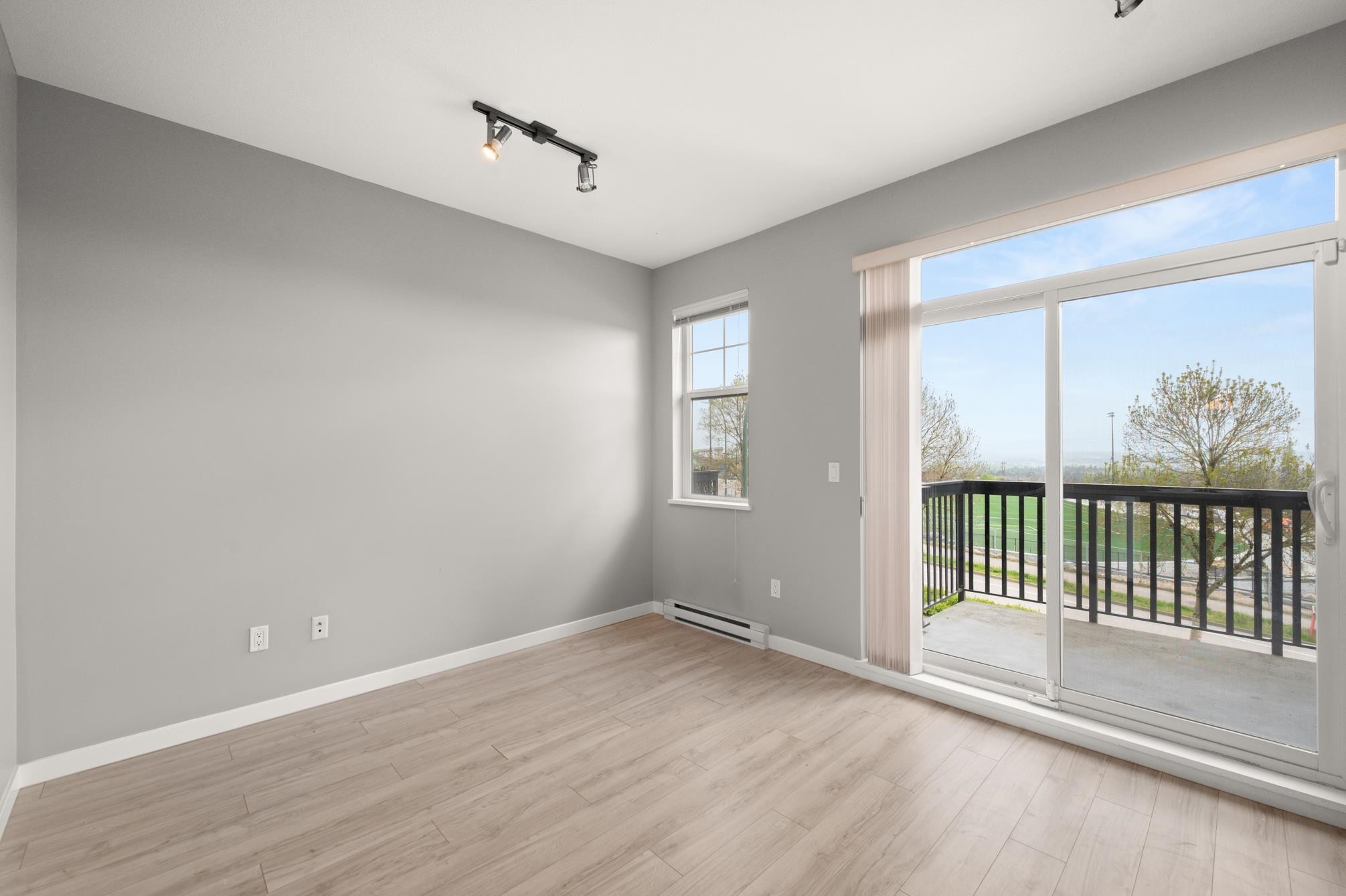 27-1338 Hames Crescent, Coquitlam, BC - Indoor Photo Showing Other Room