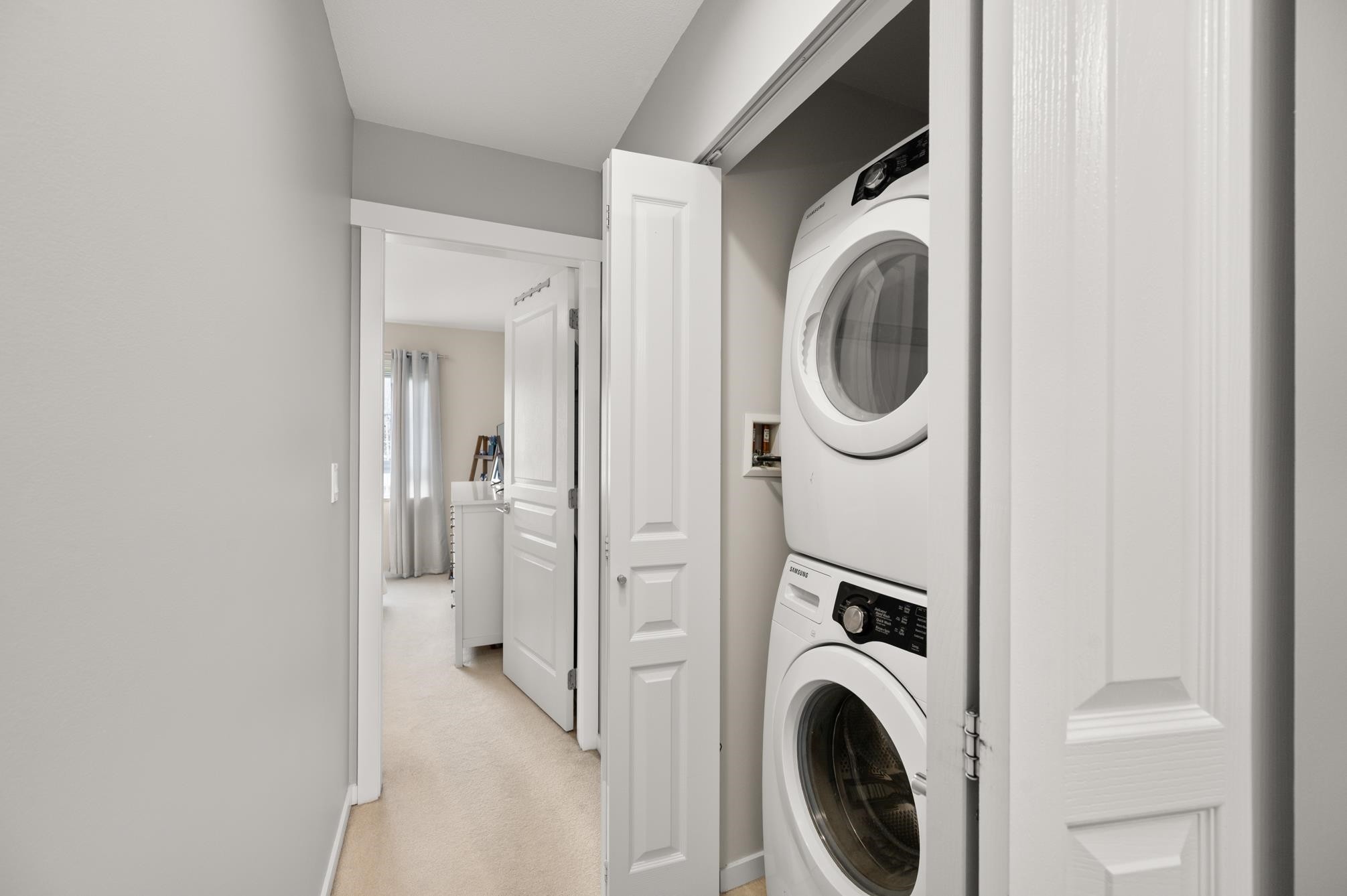 27-1338 Hames Crescent, Coquitlam, BC - Indoor Photo Showing Laundry Room