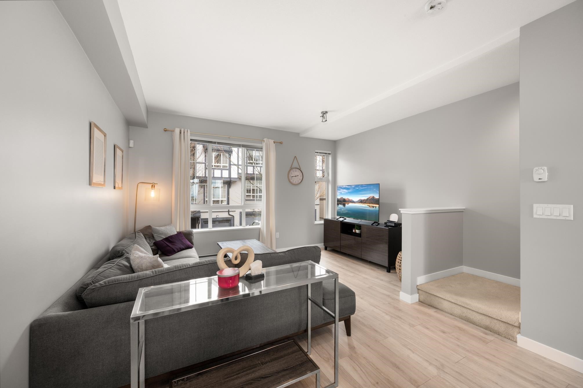 27-1338 Hames Crescent, Coquitlam, BC - Indoor Photo Showing Living Room