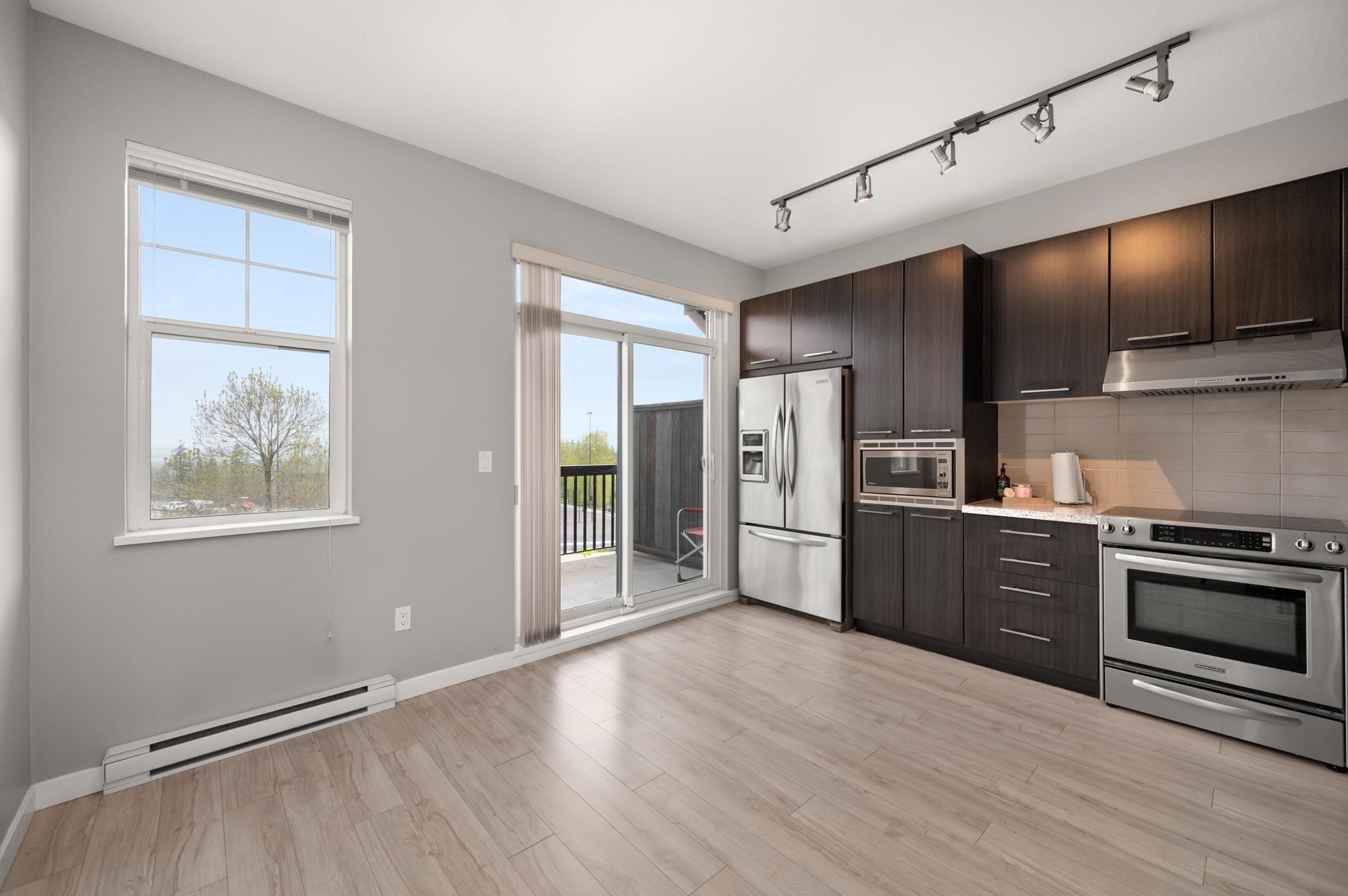 27-1338 Hames Crescent, Coquitlam, BC - Indoor Photo Showing Kitchen