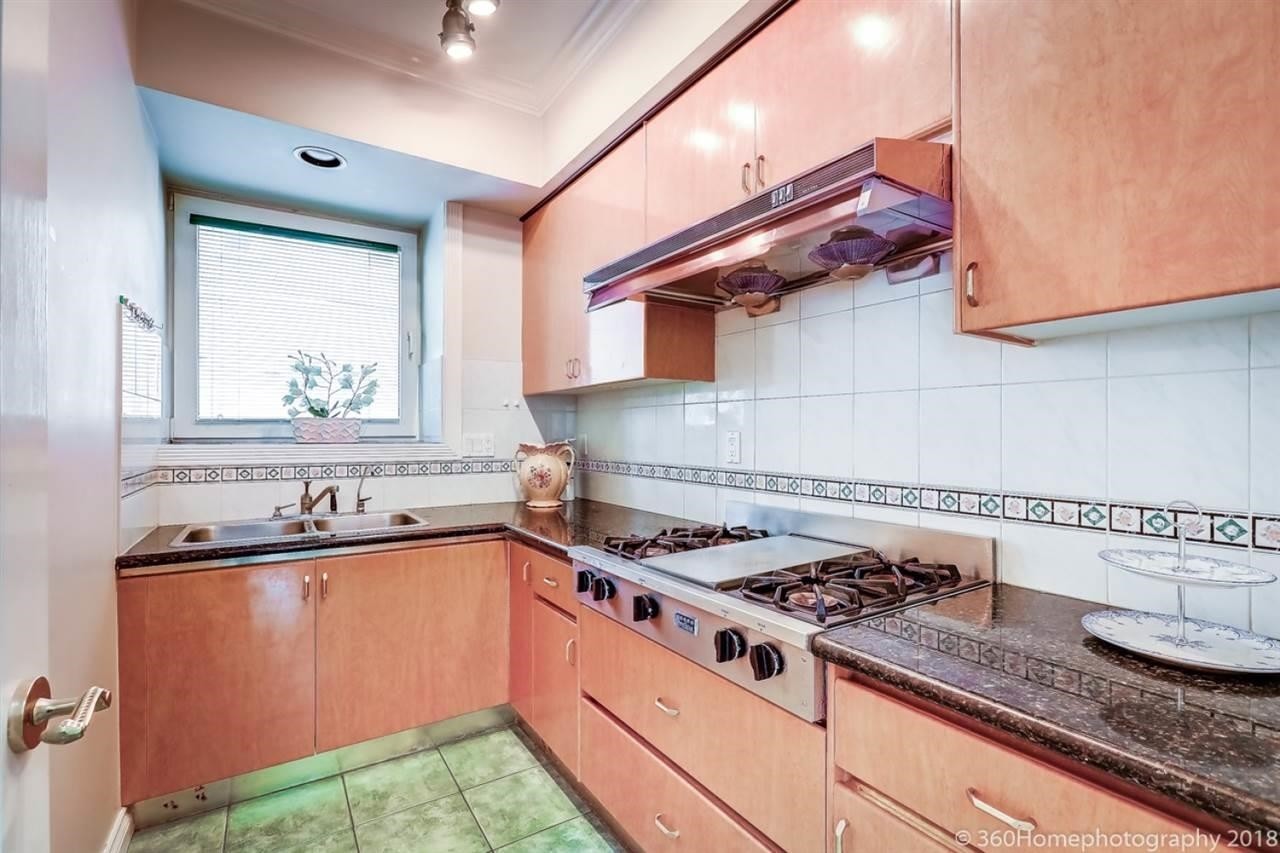 6718 Arbutus Street, Vancouver, BC - Indoor Photo Showing Kitchen With Double Sink