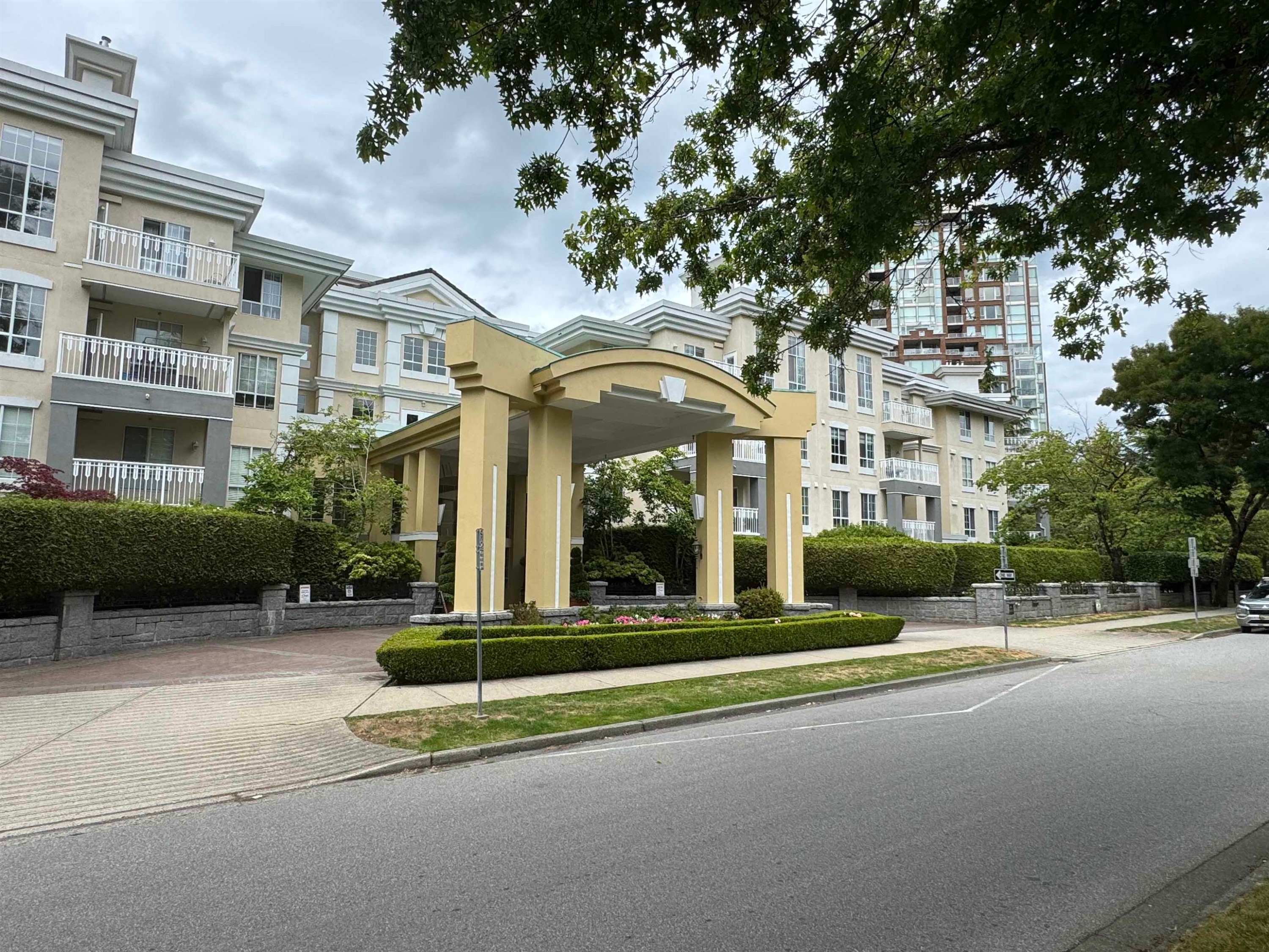 308-5835 Hampton Place E, Vancouver, BC - Outdoor With Balcony With Facade