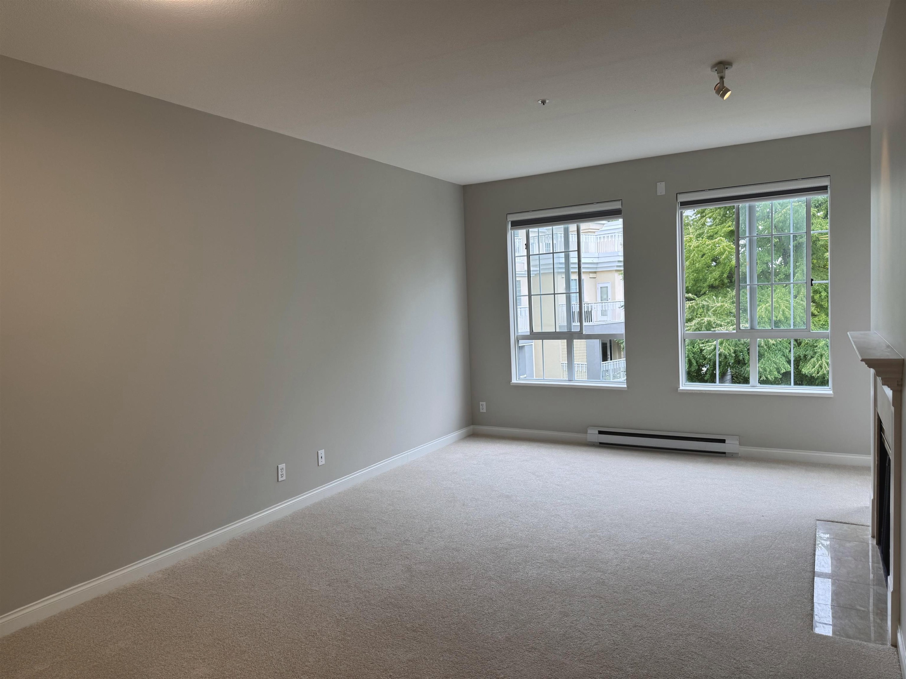 308-5835 Hampton Place E, Vancouver, BC - Indoor Photo Showing Other Room