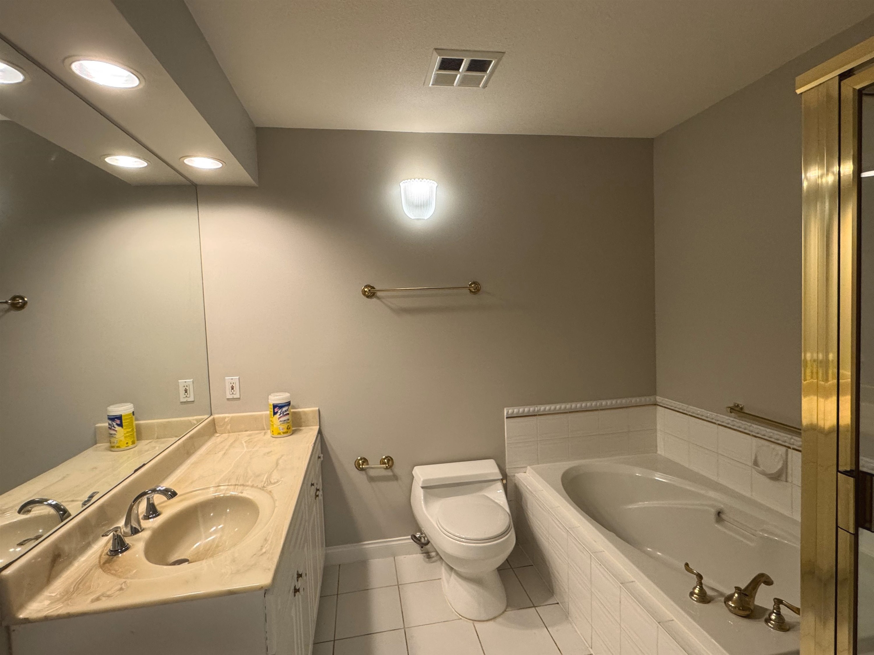 308-5835 Hampton Place E, Vancouver, BC - Indoor Photo Showing Bathroom