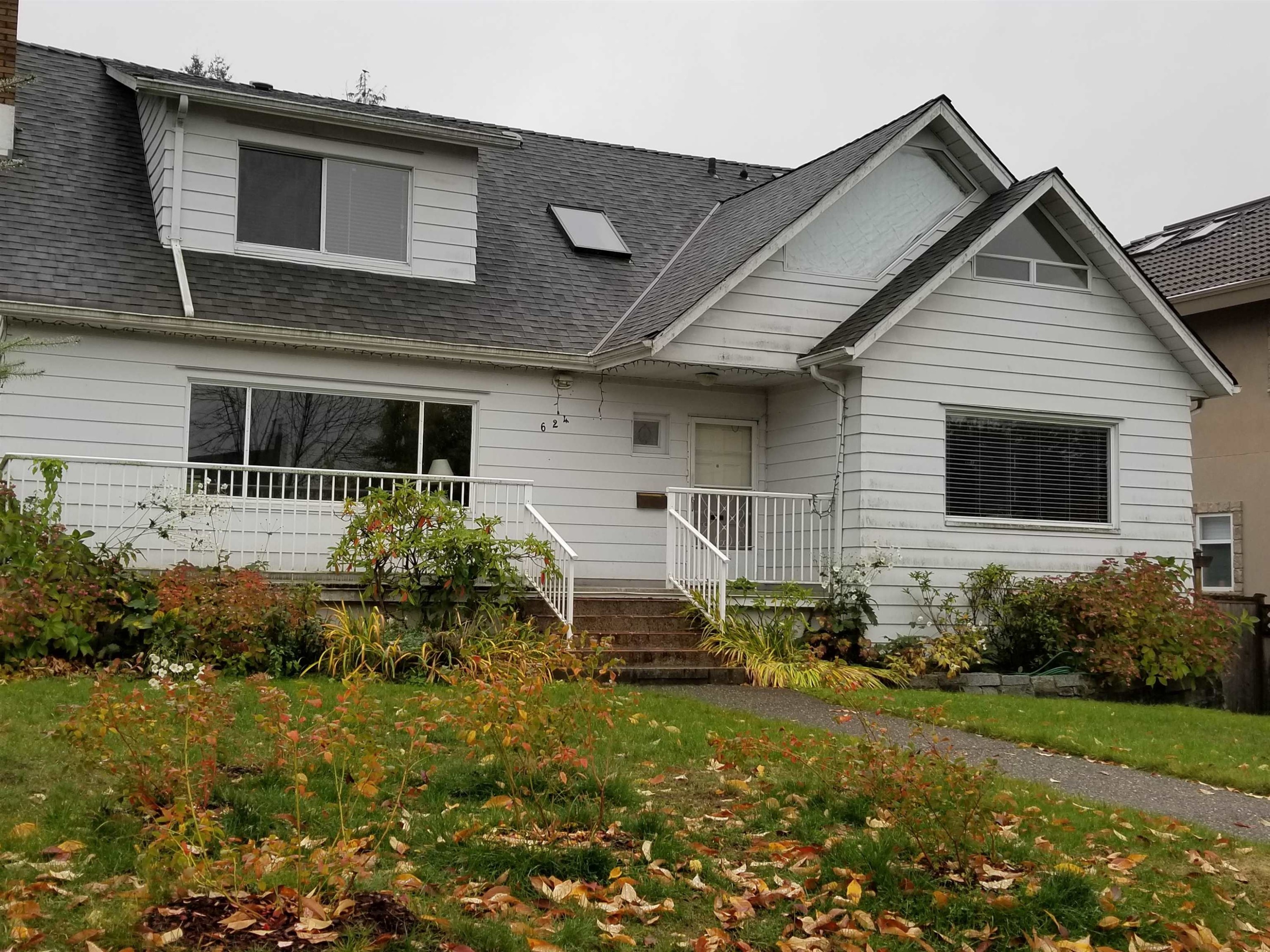 624 30Th Avenue W, Vancouver, BC - Outdoor With Exterior