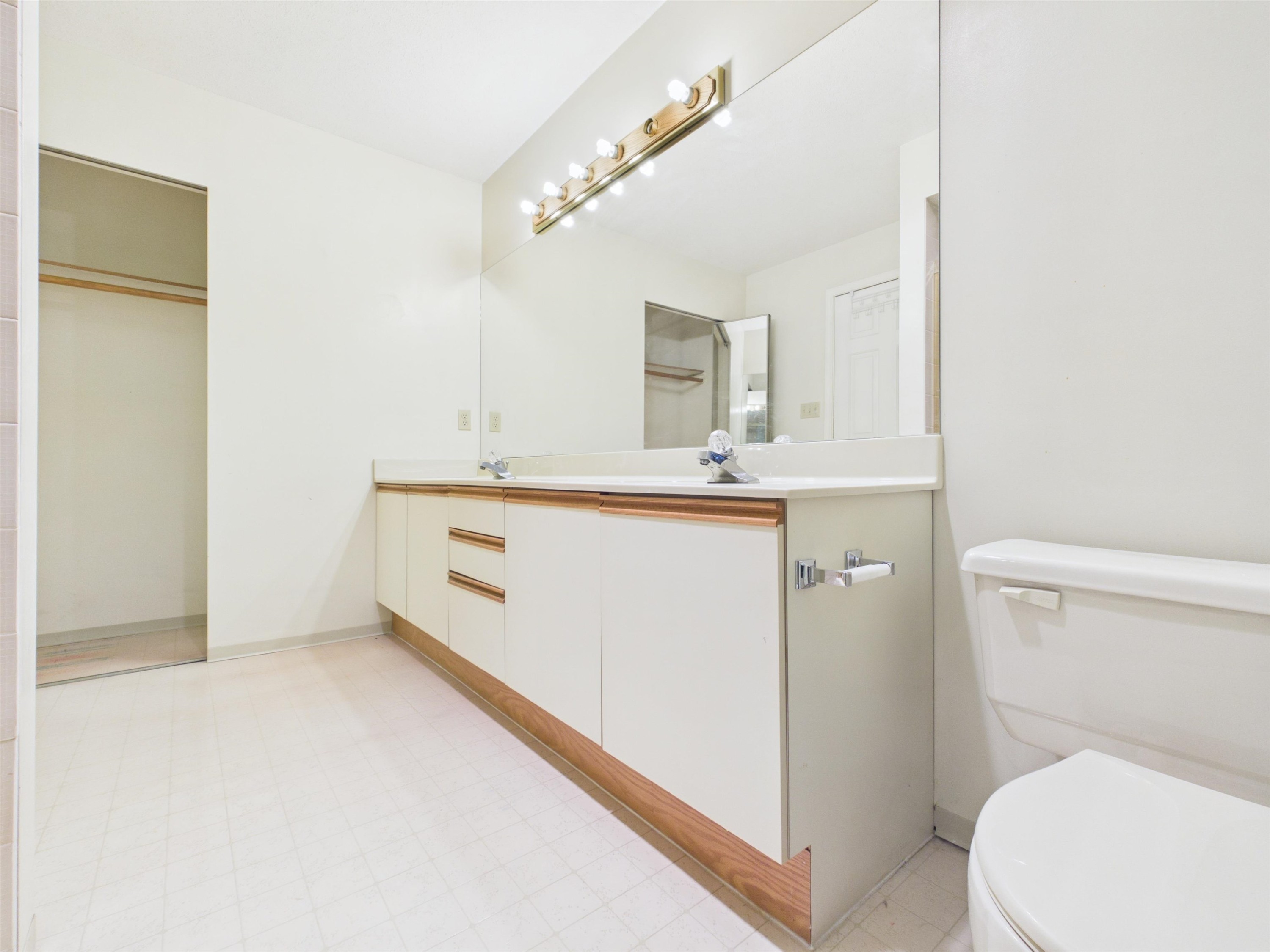 2718 Oliver Crescent, Vancouver, BC - Indoor Photo Showing Bathroom