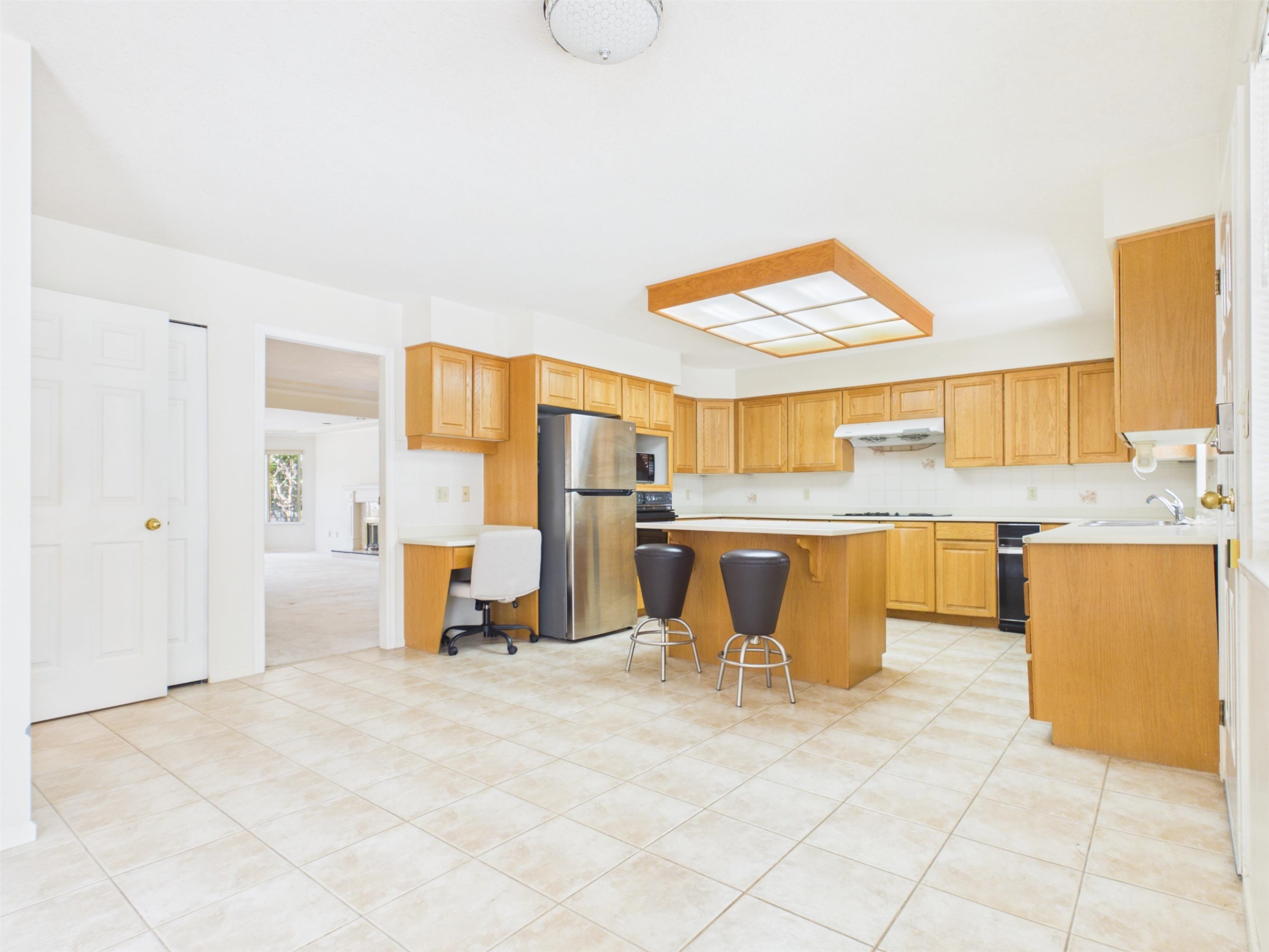 2718 Oliver Crescent, Vancouver, BC - Indoor Photo Showing Kitchen
