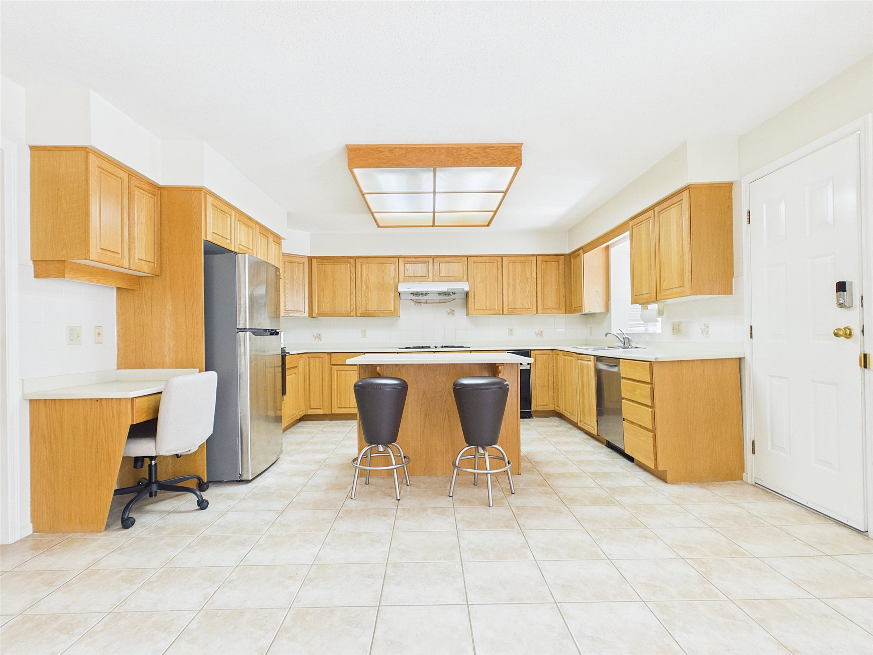 2718 Oliver Crescent, Vancouver, BC - Indoor Photo Showing Kitchen