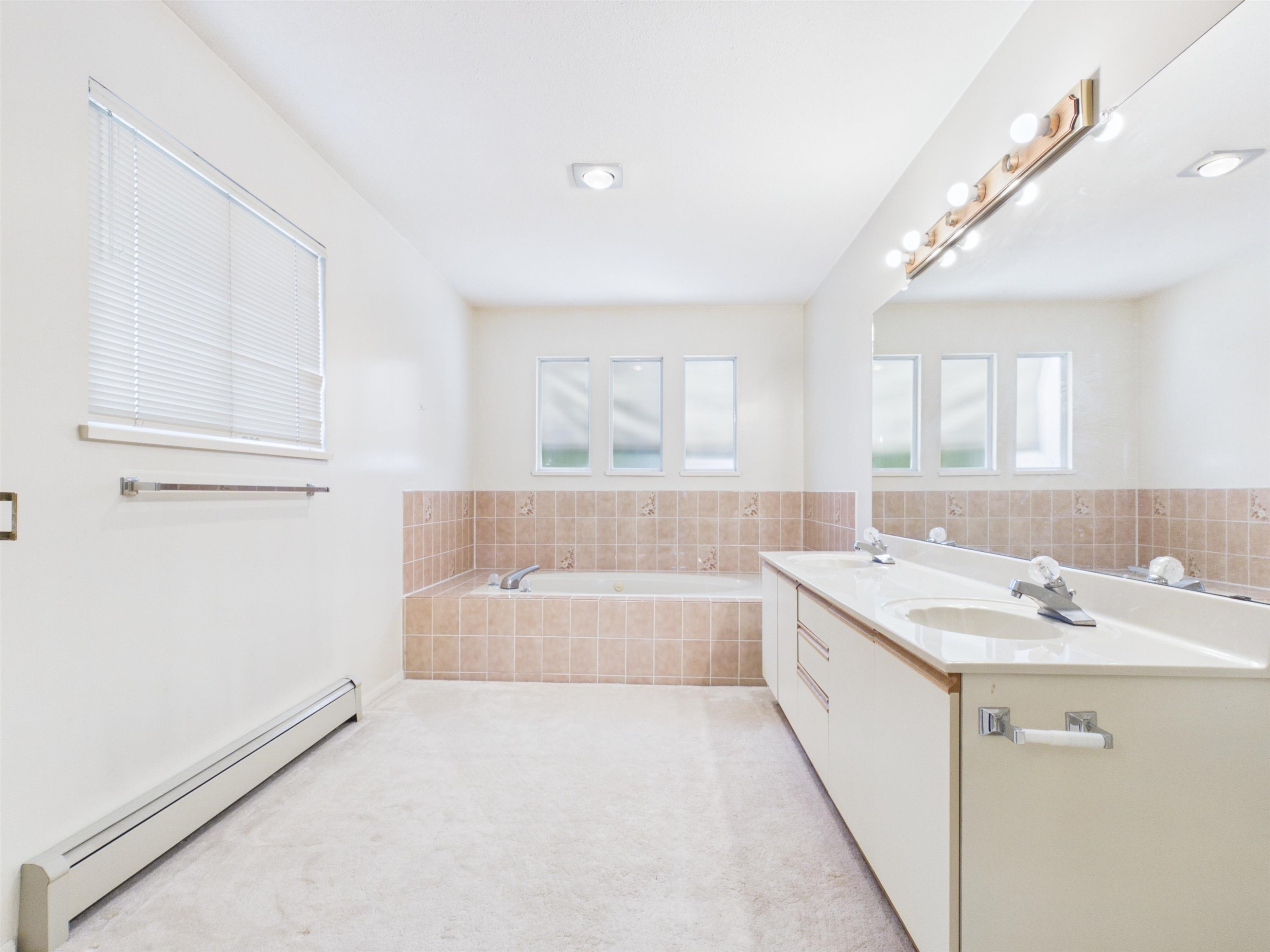2718 Oliver Crescent, Vancouver, BC - Indoor Photo Showing Bathroom
