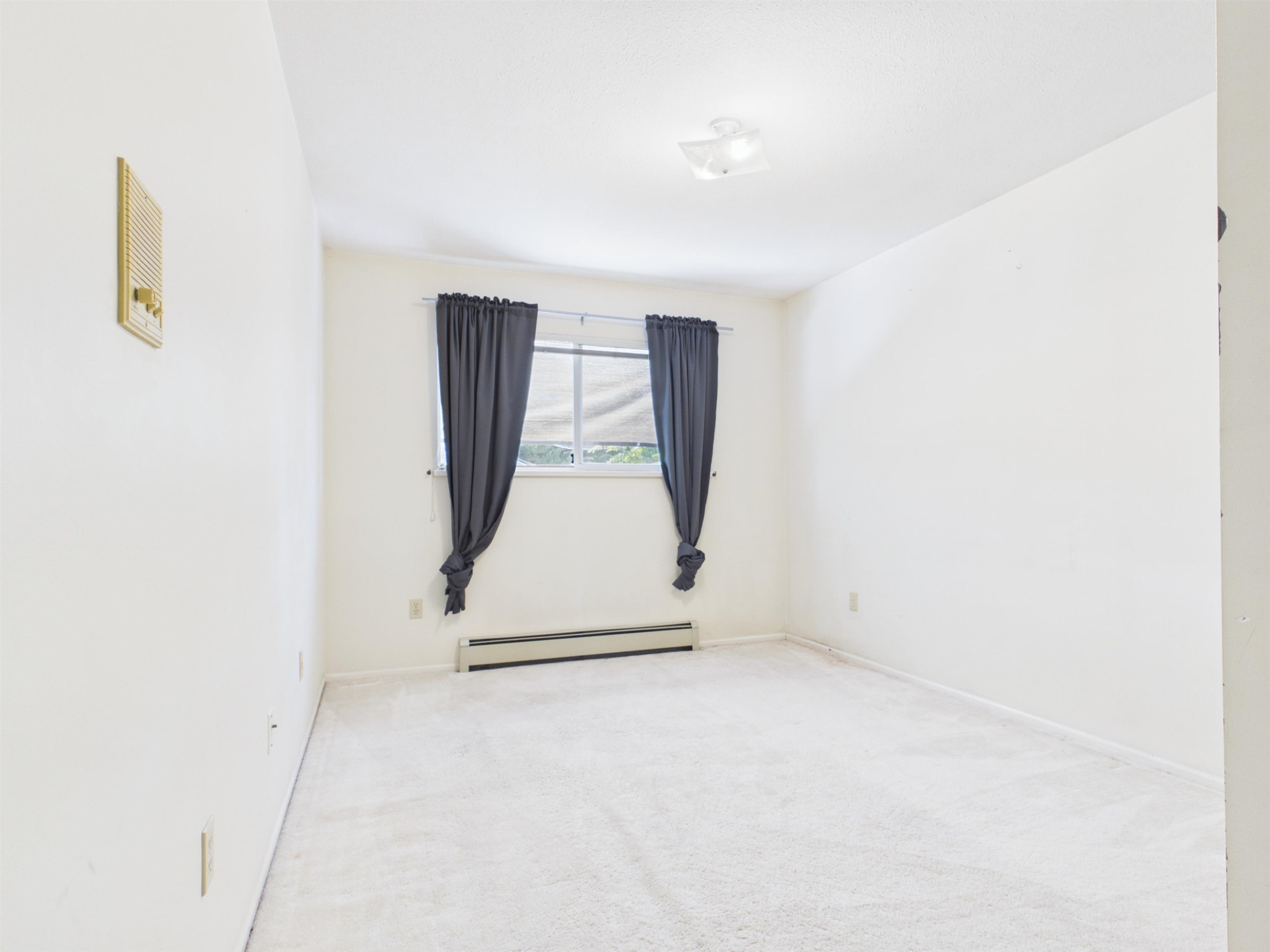 2718 Oliver Crescent, Vancouver, BC - Indoor Photo Showing Other Room