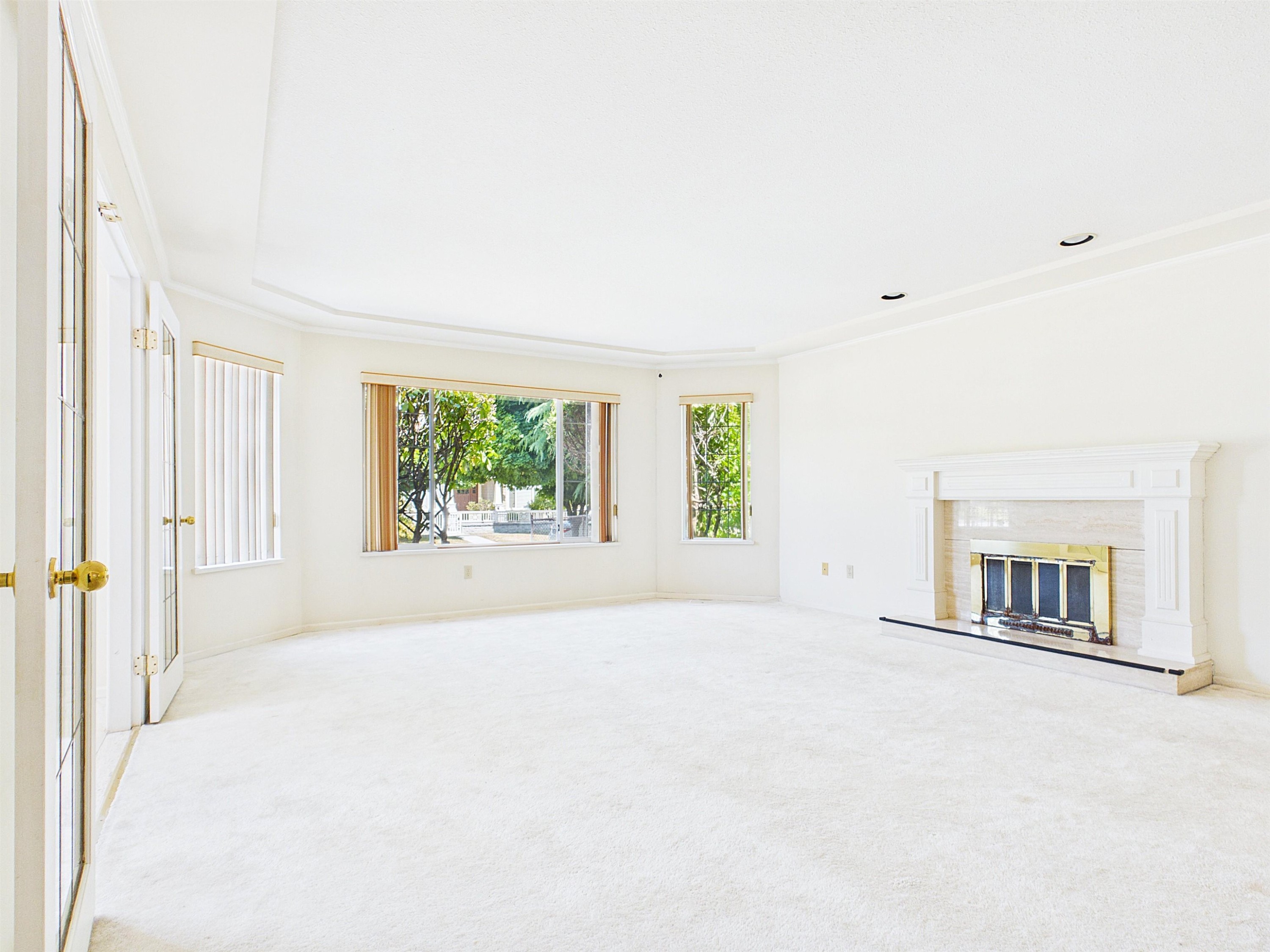 2718 Oliver Crescent, Vancouver, BC - Indoor Photo Showing Living Room With Fireplace