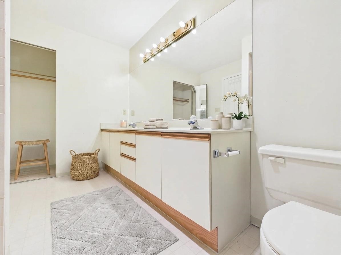 2718 Oliver Crescent, Vancouver, BC - Indoor Photo Showing Bathroom