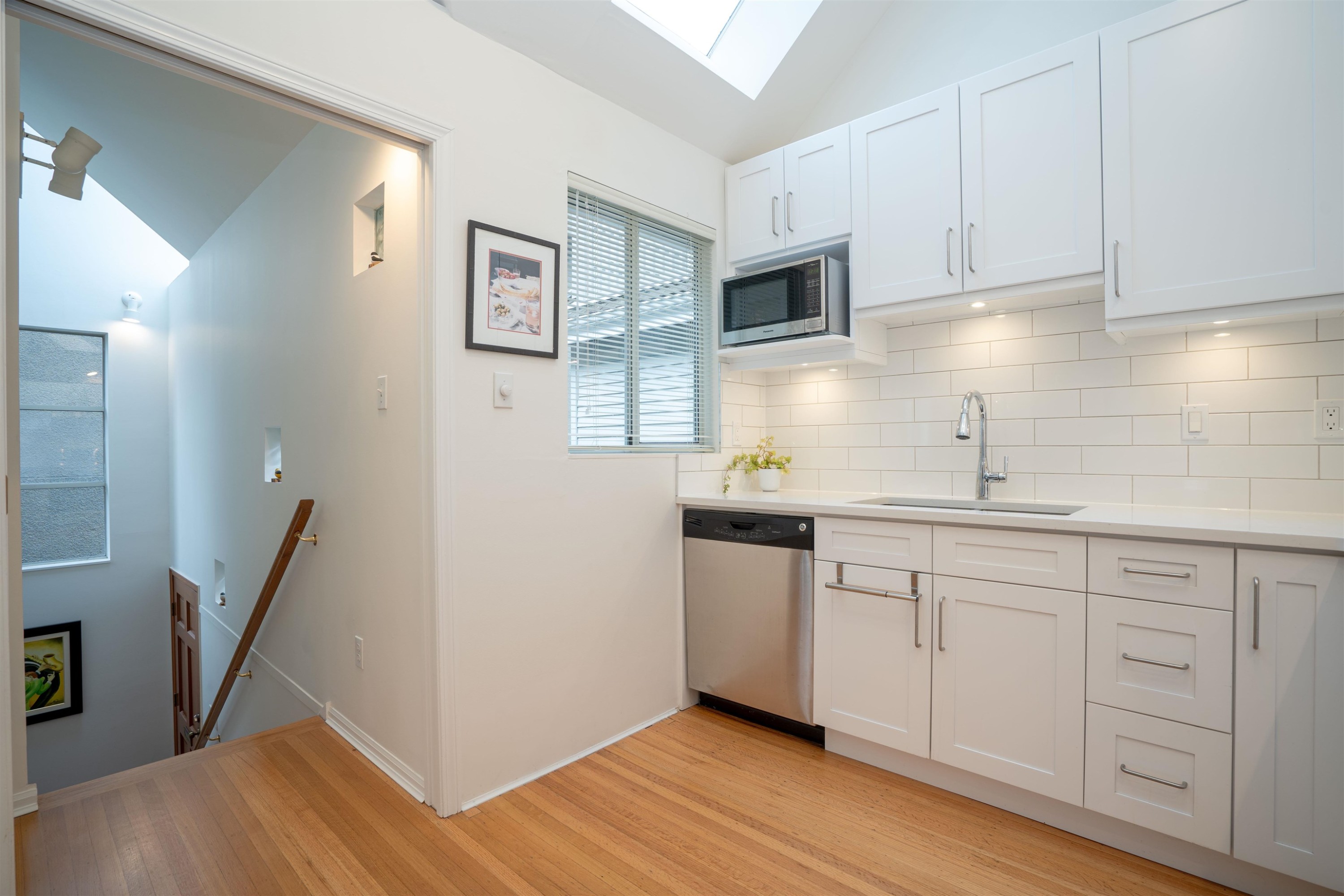 1346 Laburnum Street, Vancouver, BC - Indoor Photo Showing Kitchen With Upgraded Kitchen