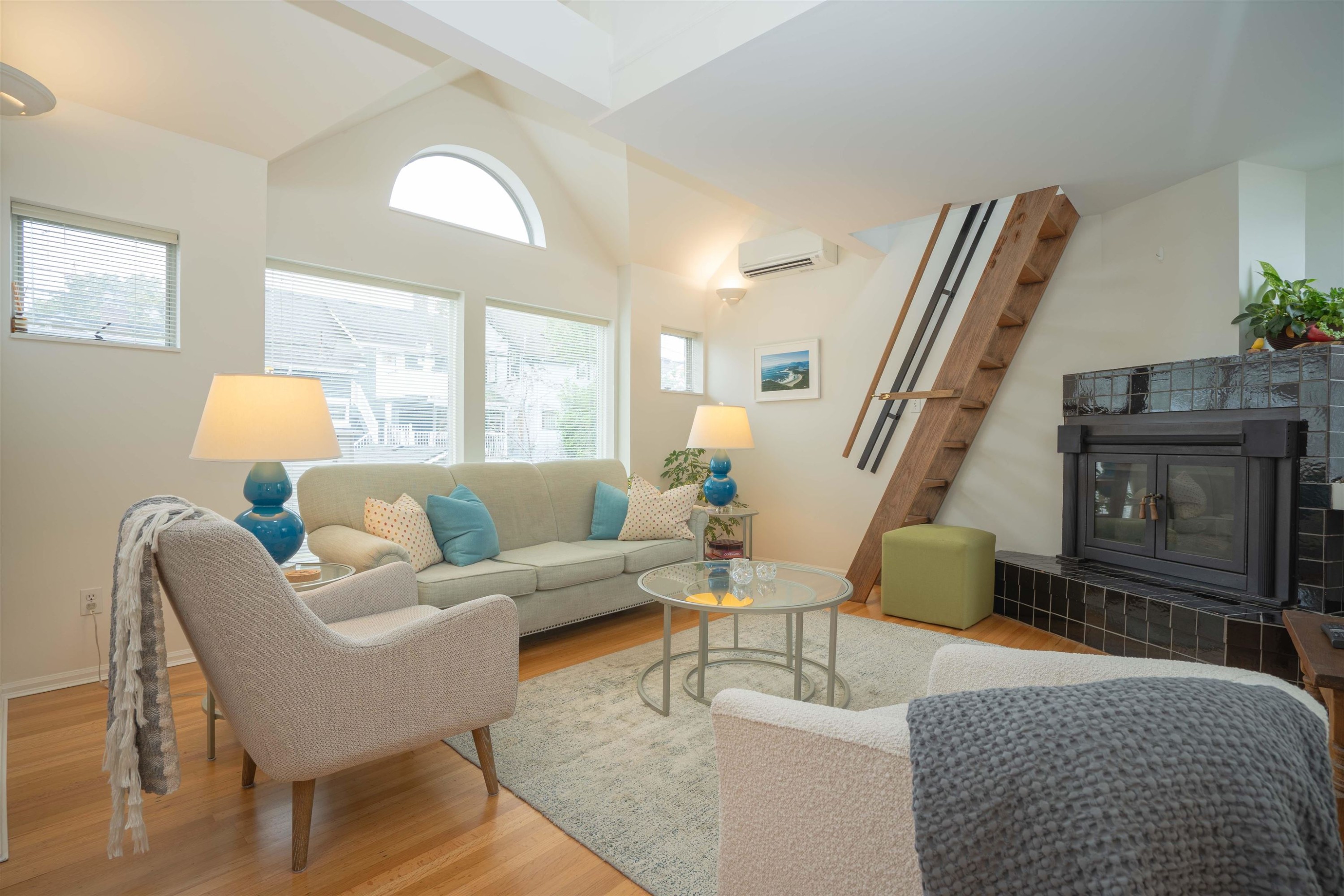 1346 Laburnum Street, Vancouver, BC - Indoor Photo Showing Living Room