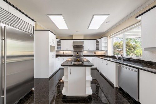 5160 Francis Road, Richmond, BC - Indoor Photo Showing Kitchen