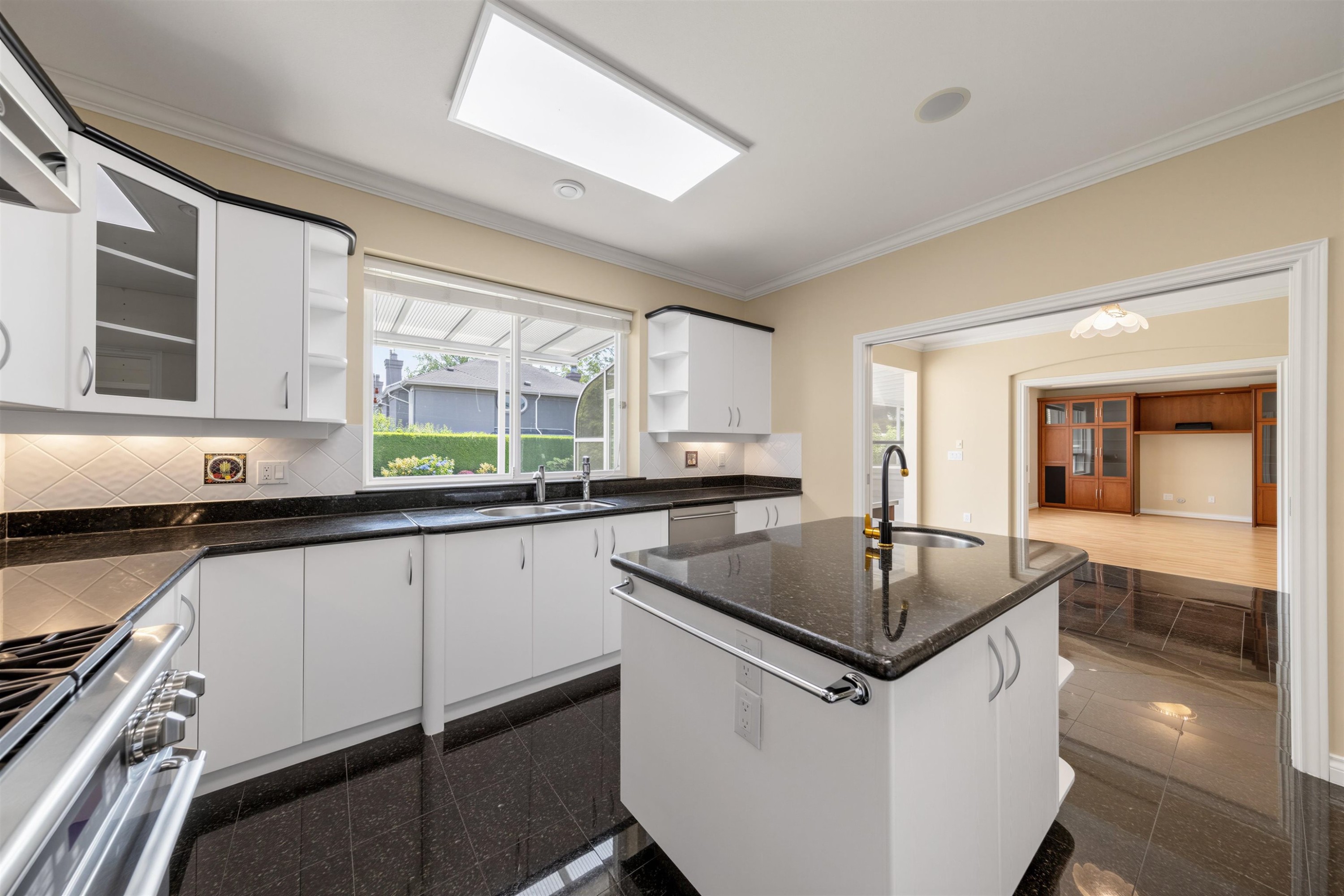 5160 Francis Road, Richmond, BC - Indoor Photo Showing Kitchen