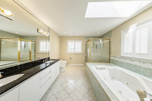 5160 Francis Road, Richmond, BC - Indoor Photo Showing Bathroom