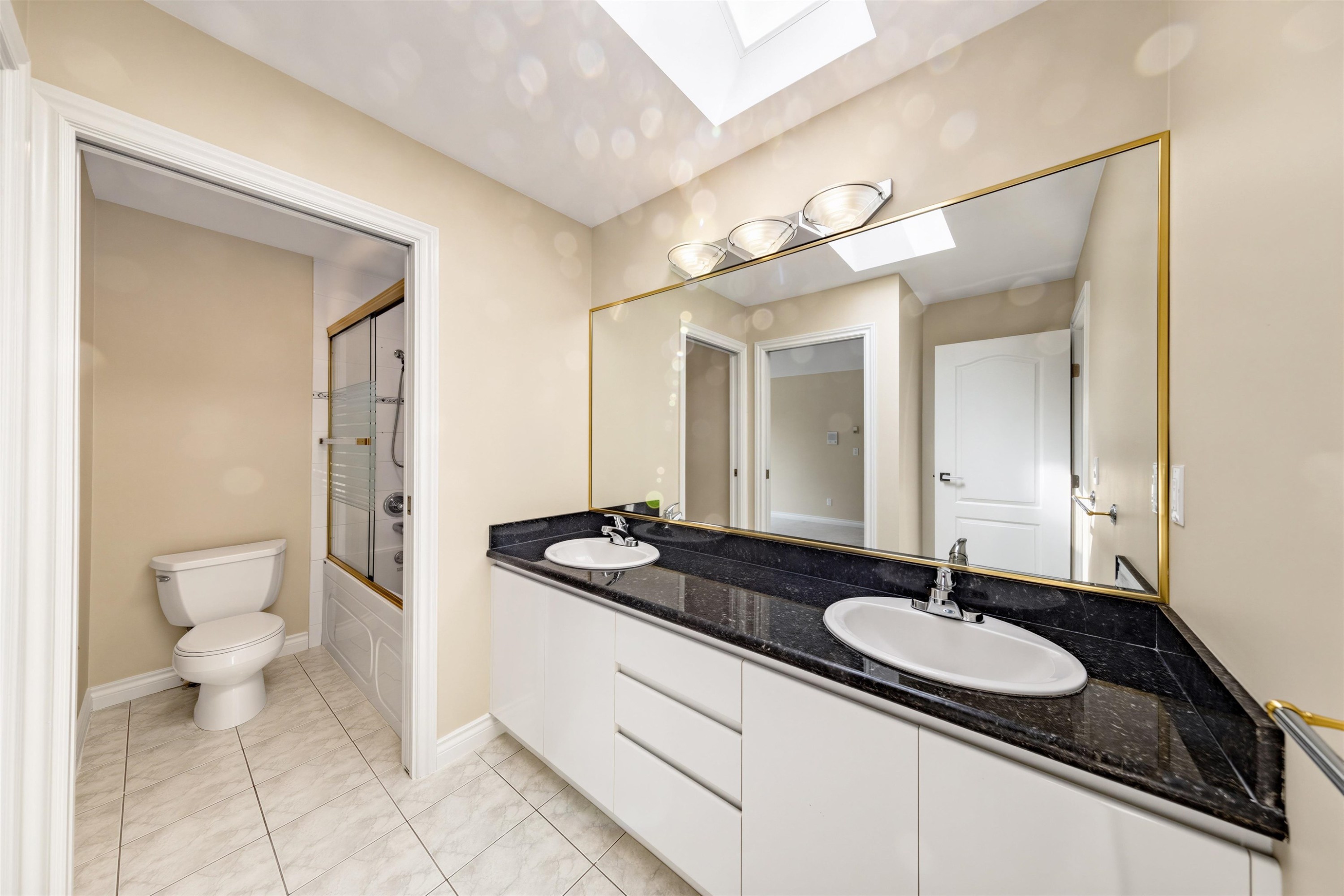 5160 Francis Road, Richmond, BC - Indoor Photo Showing Bathroom