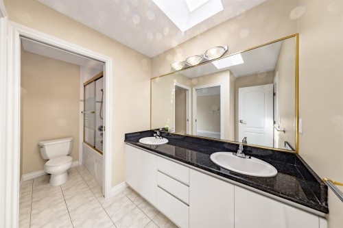 5160 Francis Road, Richmond, BC - Indoor Photo Showing Bathroom