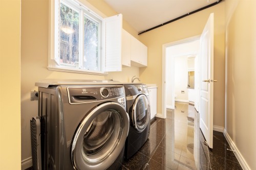 5160 Francis Road, Richmond, BC - Indoor Photo Showing Laundry Room