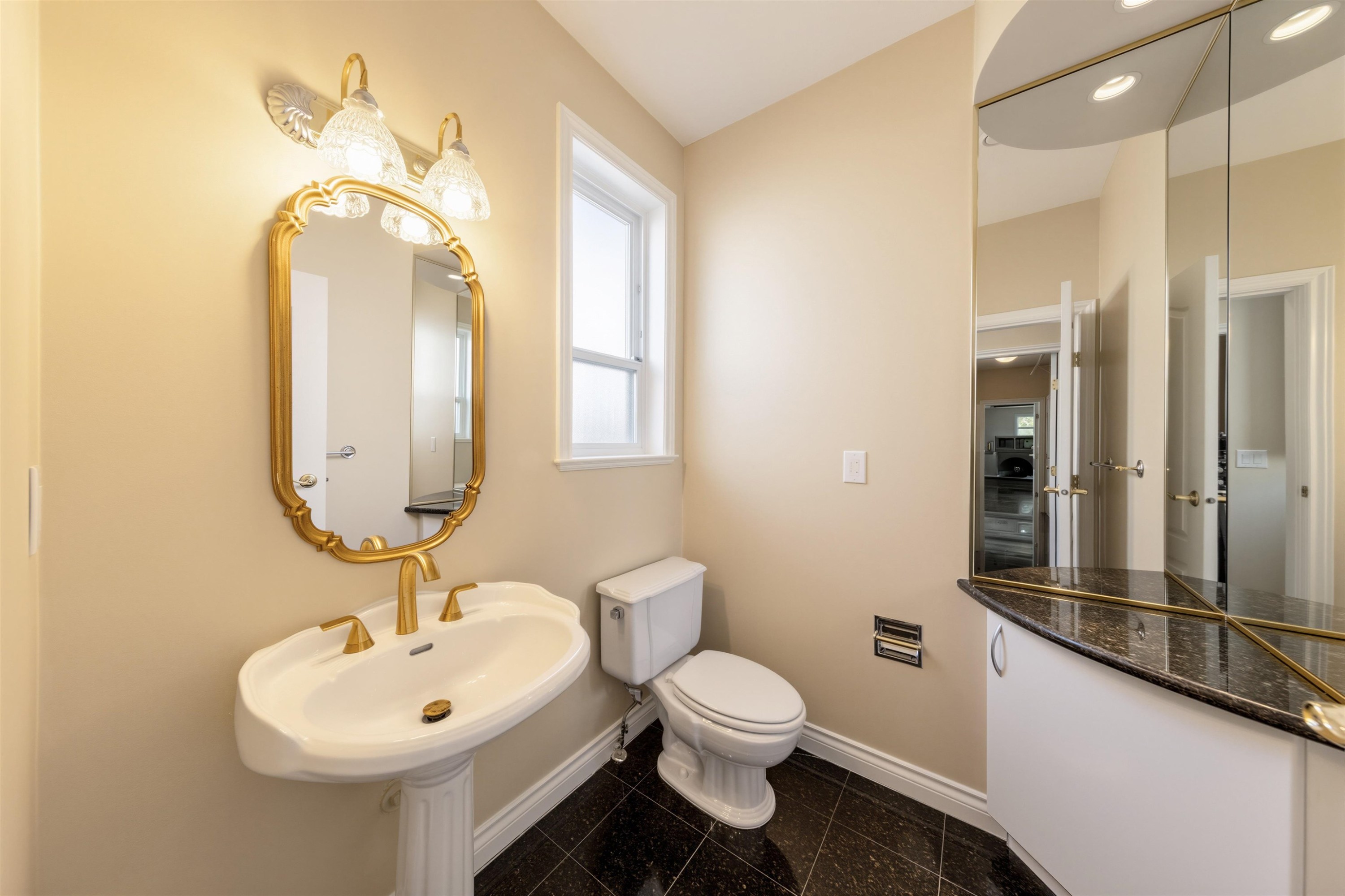 5160 Francis Road, Richmond, BC - Indoor Photo Showing Bathroom