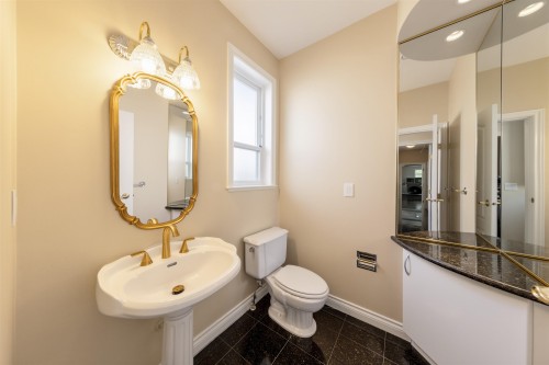 5160 Francis Road, Richmond, BC - Indoor Photo Showing Bathroom