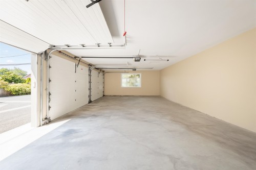 5160 Francis Road, Richmond, BC - Indoor Photo Showing Garage