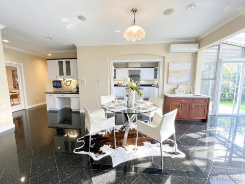 5160 Francis Road, Richmond, BC - Indoor With Fireplace