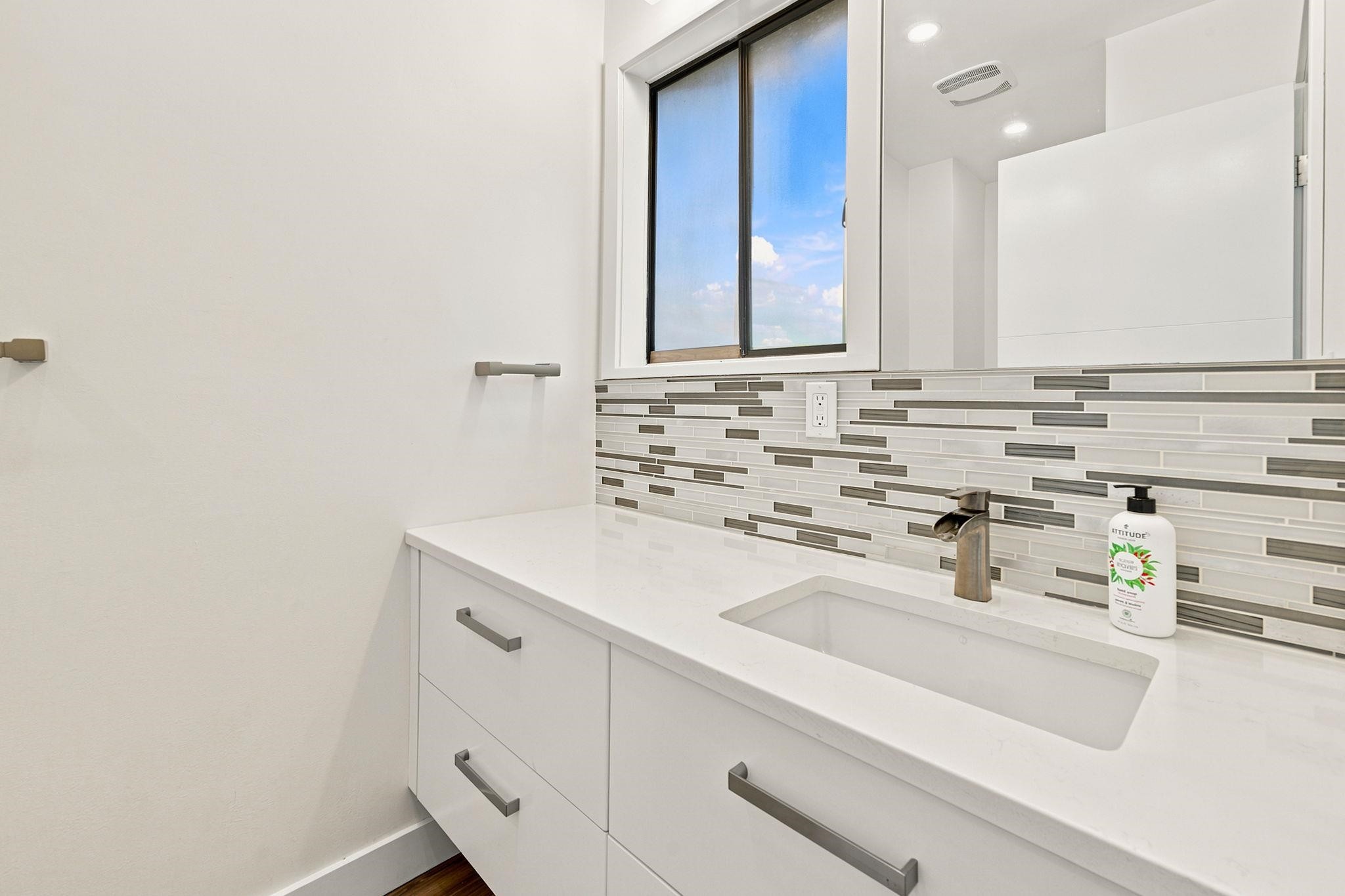 1079 Lillooet Road, North Vancouver, BC - Indoor Photo Showing Bathroom