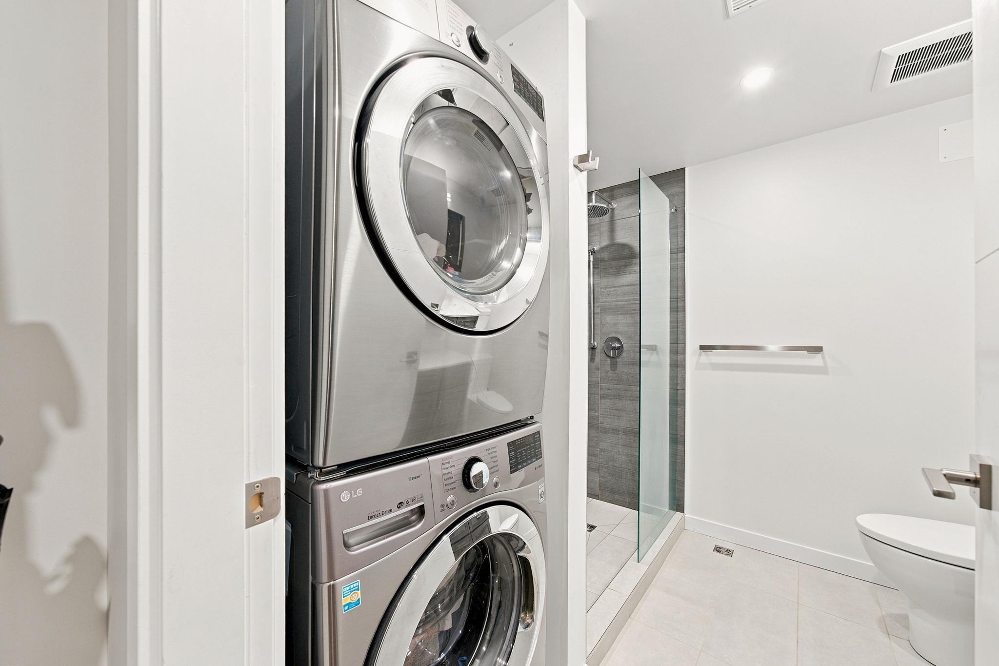 1079 Lillooet Road, North Vancouver, BC - Indoor Photo Showing Laundry Room