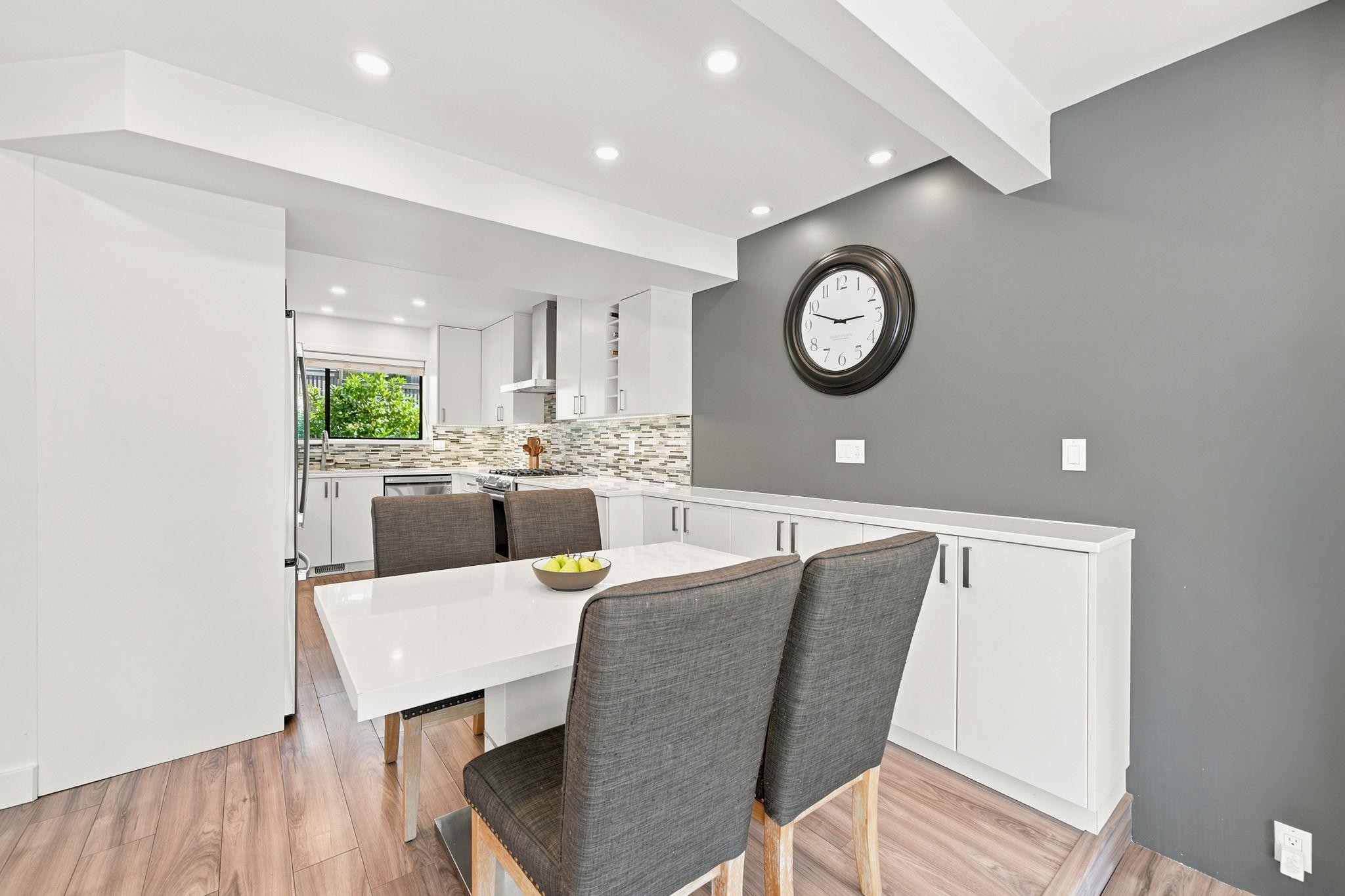 1079 Lillooet Road, North Vancouver, BC - Indoor Photo Showing Dining Room