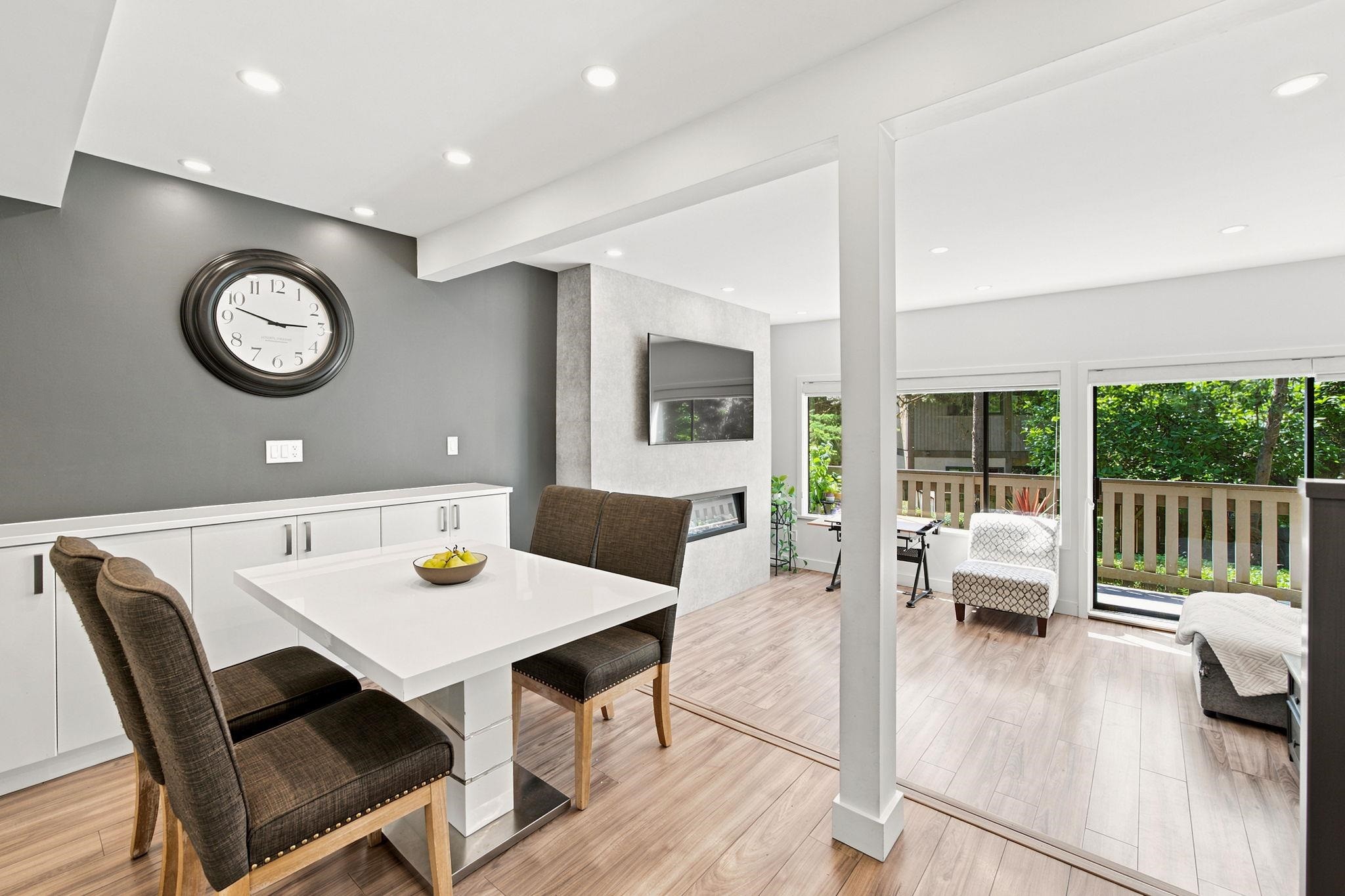 1079 Lillooet Road, North Vancouver, BC - Indoor Photo Showing Dining Room