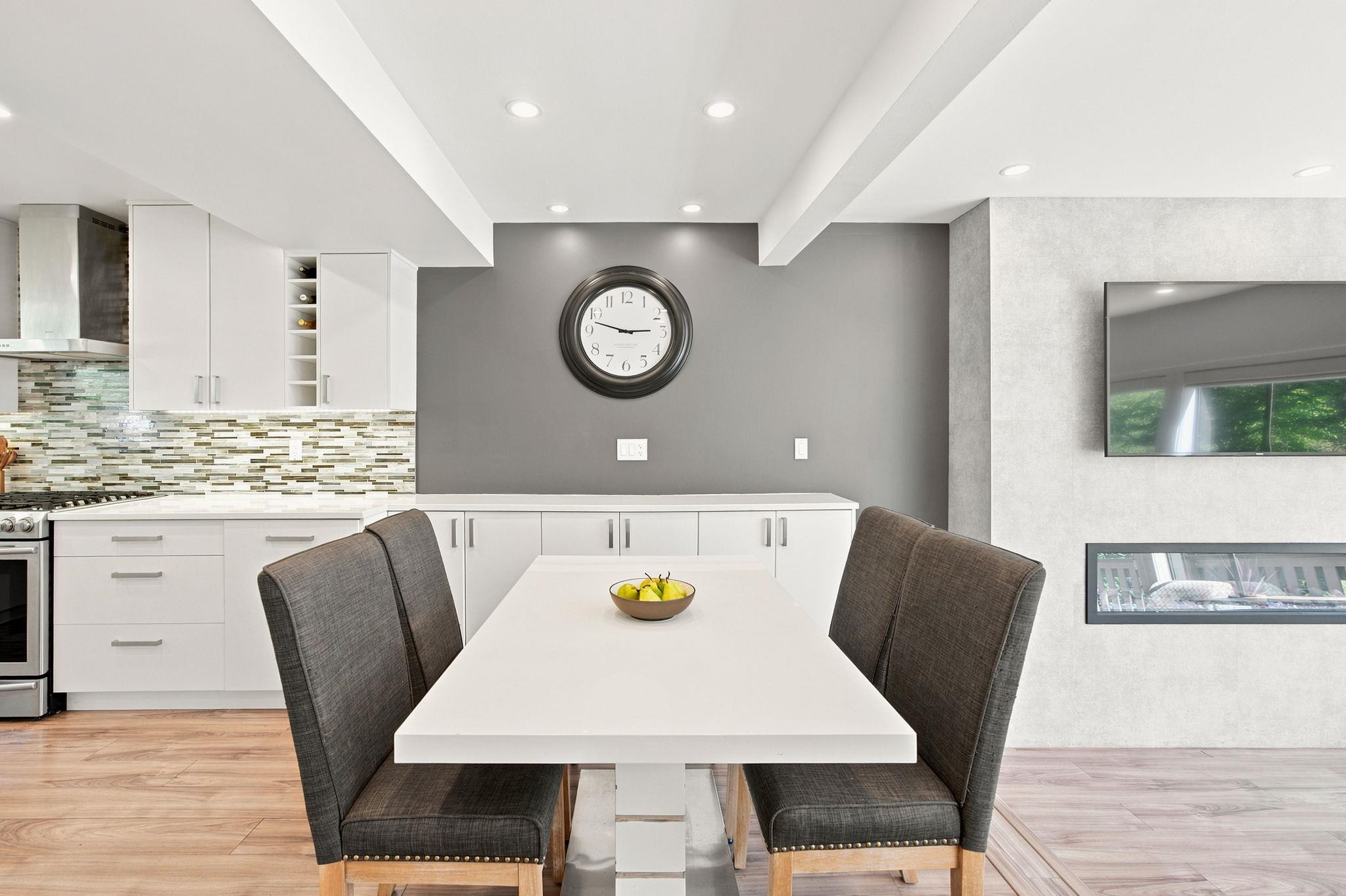 1079 Lillooet Road, North Vancouver, BC - Indoor Photo Showing Dining Room
