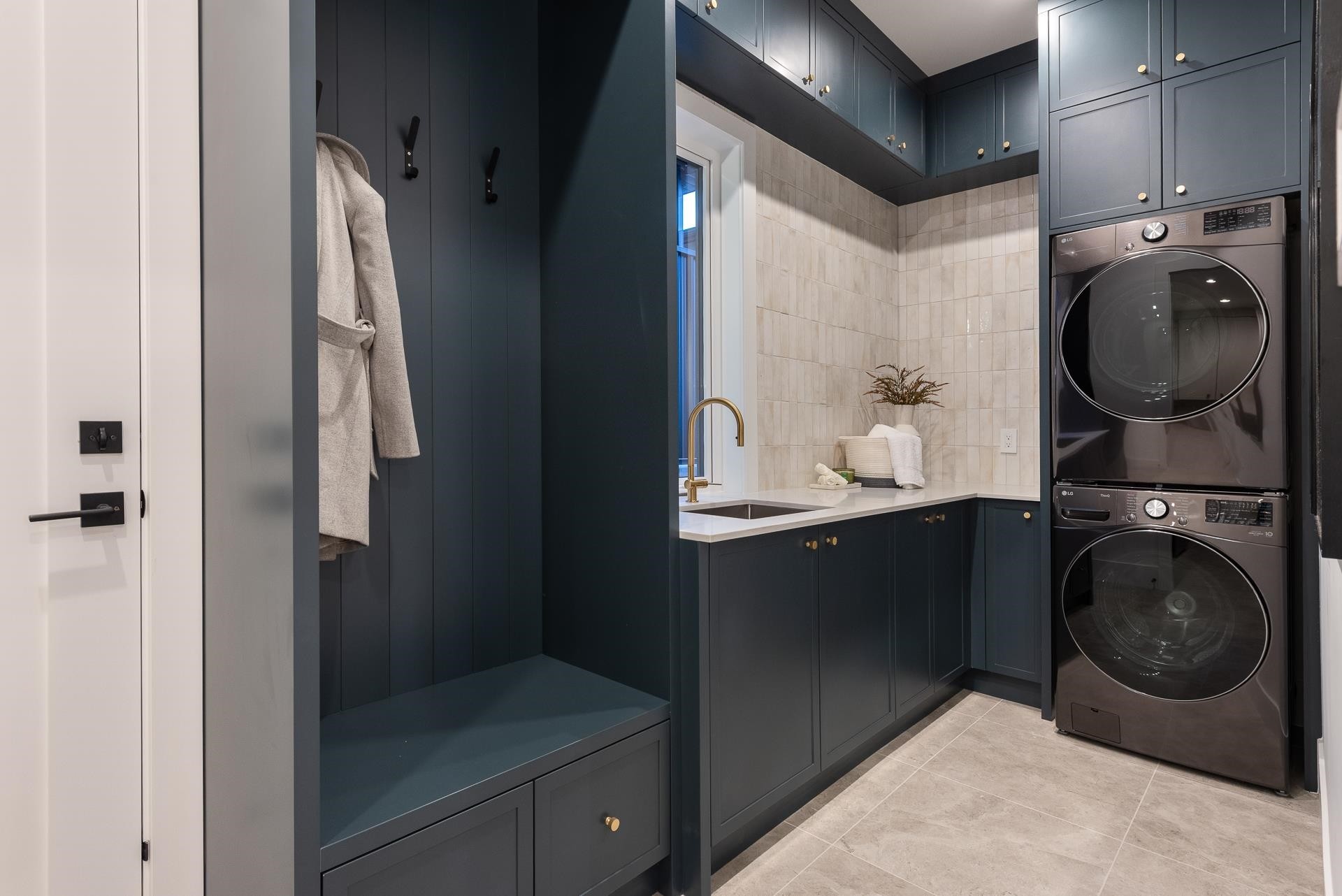 2149 Palliser Avenue, Coquitlam, BC - Indoor Photo Showing Laundry Room