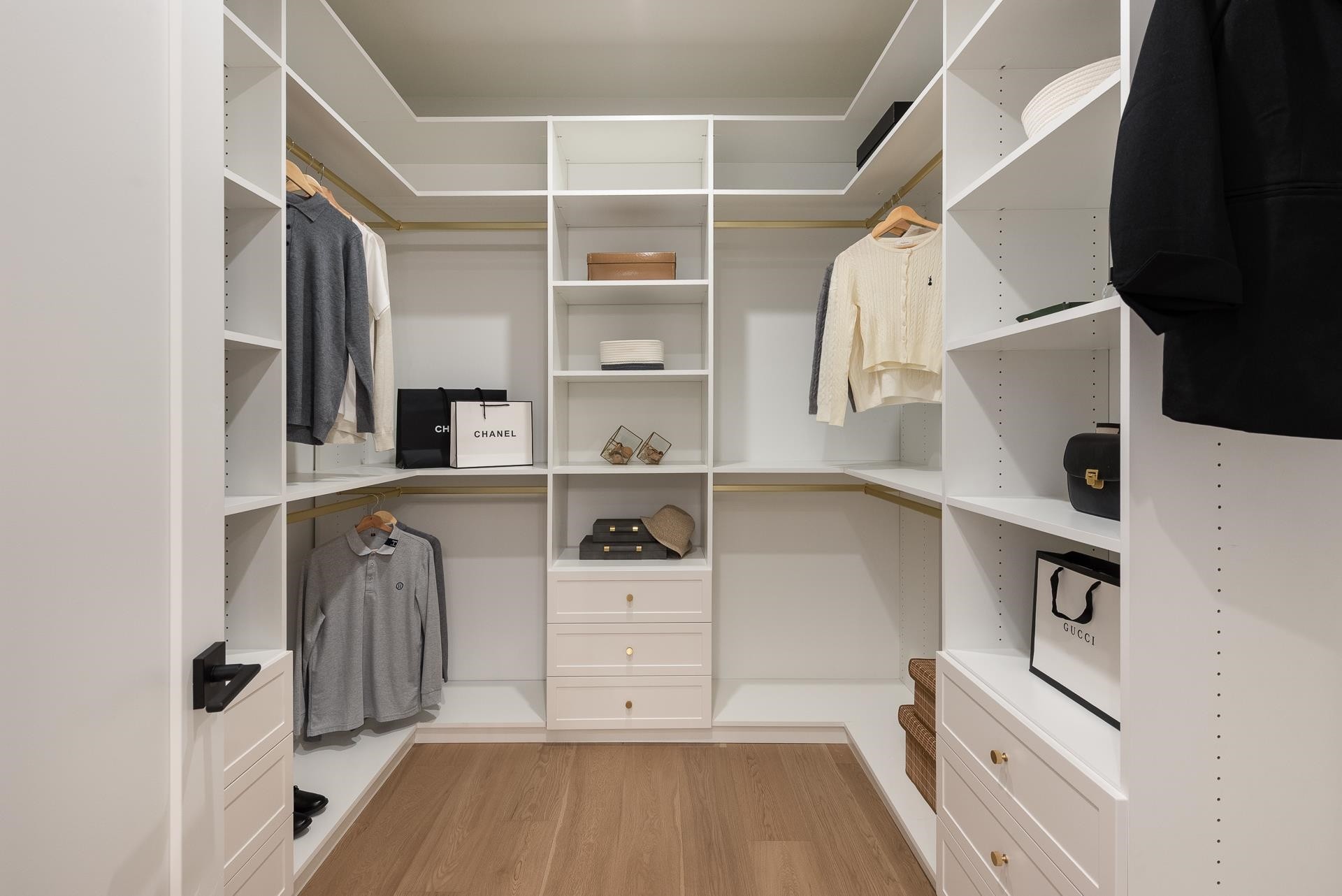 2149 Palliser Avenue, Coquitlam, BC - Indoor With Storage