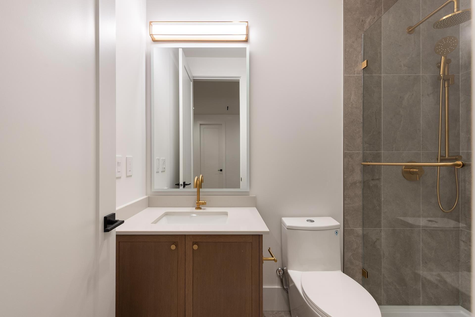 2149 Palliser Avenue, Coquitlam, BC - Indoor Photo Showing Bathroom