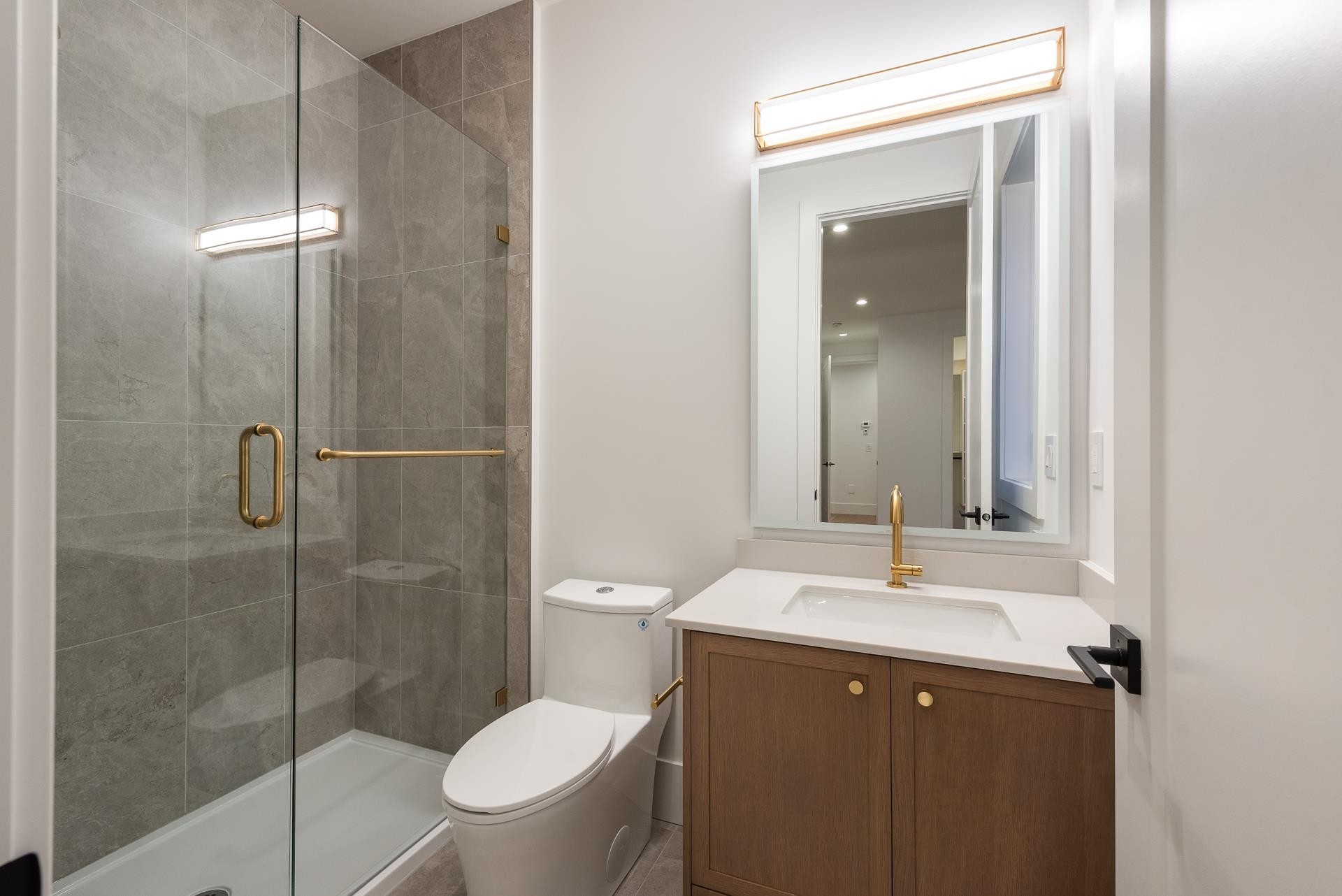 2149 Palliser Avenue, Coquitlam, BC - Indoor Photo Showing Bathroom