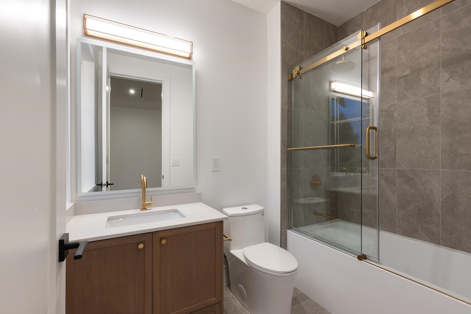 2149 Palliser Avenue, Coquitlam, BC - Indoor Photo Showing Bathroom